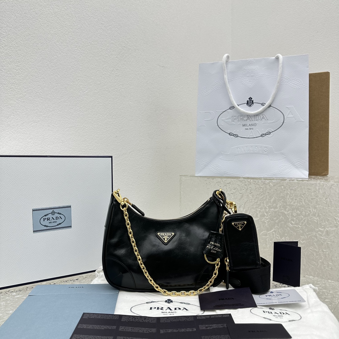 Re-Edition Leather bag