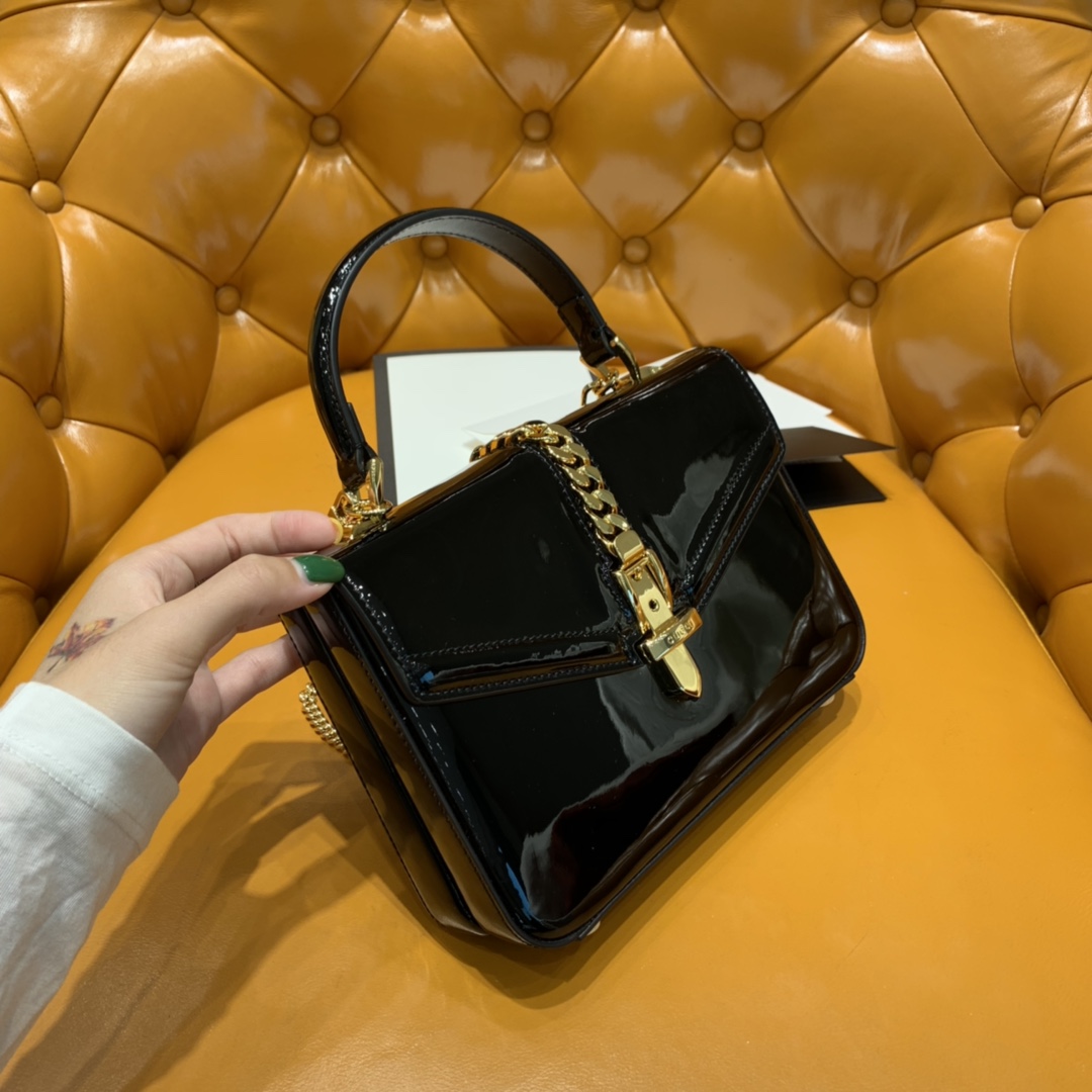 𝗚𝘂𝗰𝗰𝗶 𝗦𝘆𝗹𝘃𝗶𝗲 𝟭𝟵𝟲𝟵