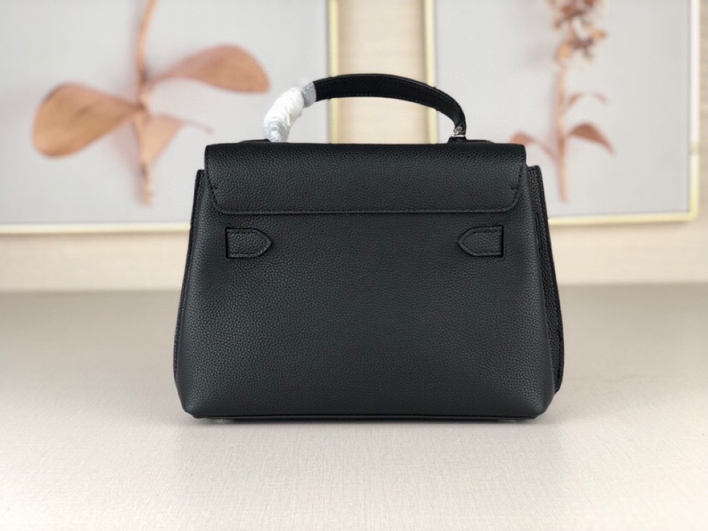 Louis Vuitton Lockme Ever BB