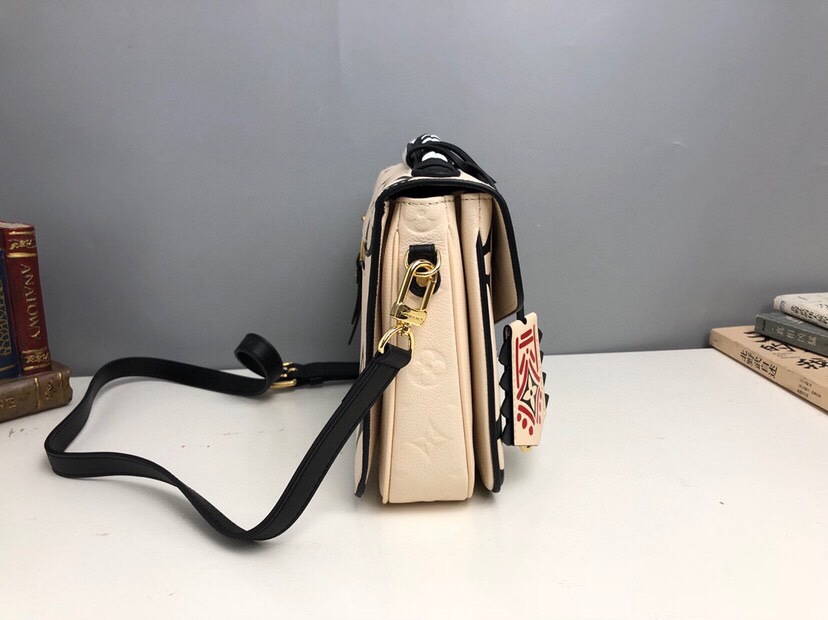 LV CRAFTY POCHETTE MÉTIS