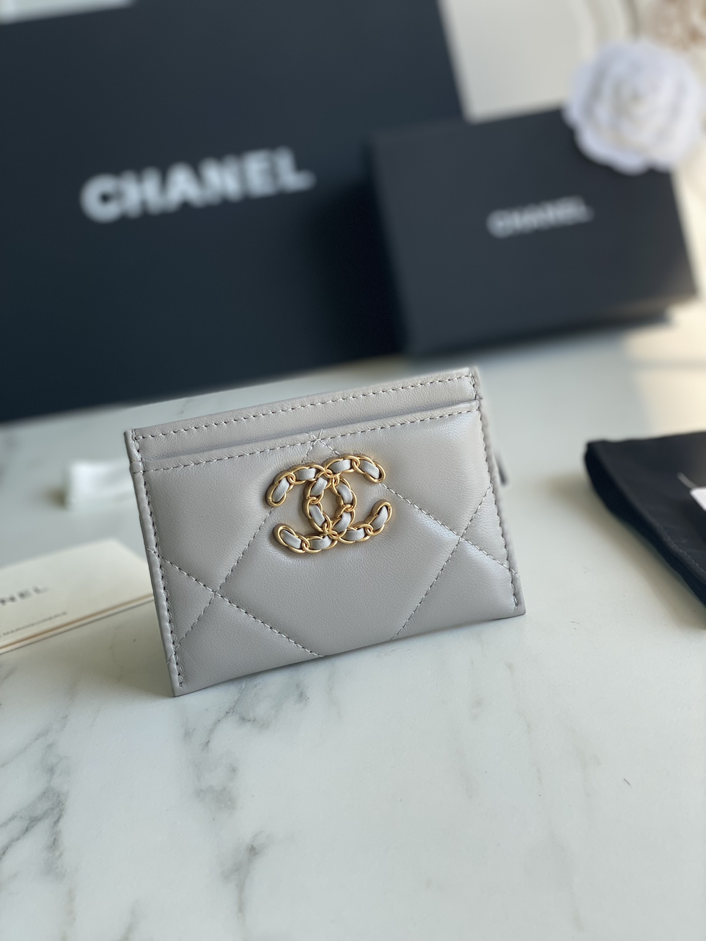 CHANEL 19 CARD HOLDER