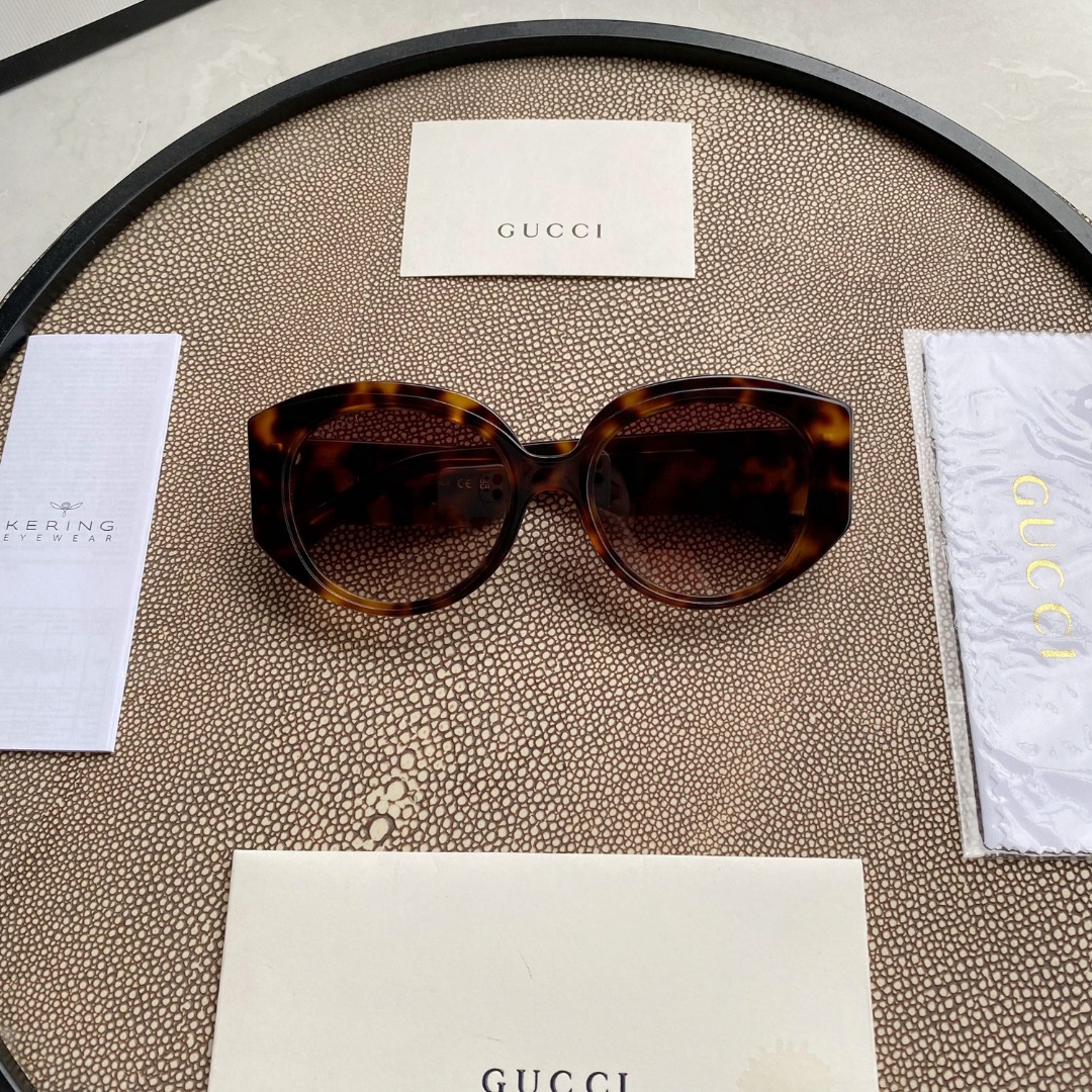 OVERSIZED ROUND SUNGLASSES