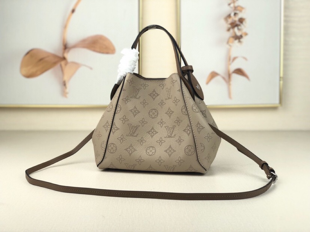 Louis Vuitton Mahina Leather Hina PM