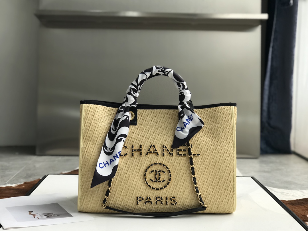 CHANEL TOTE