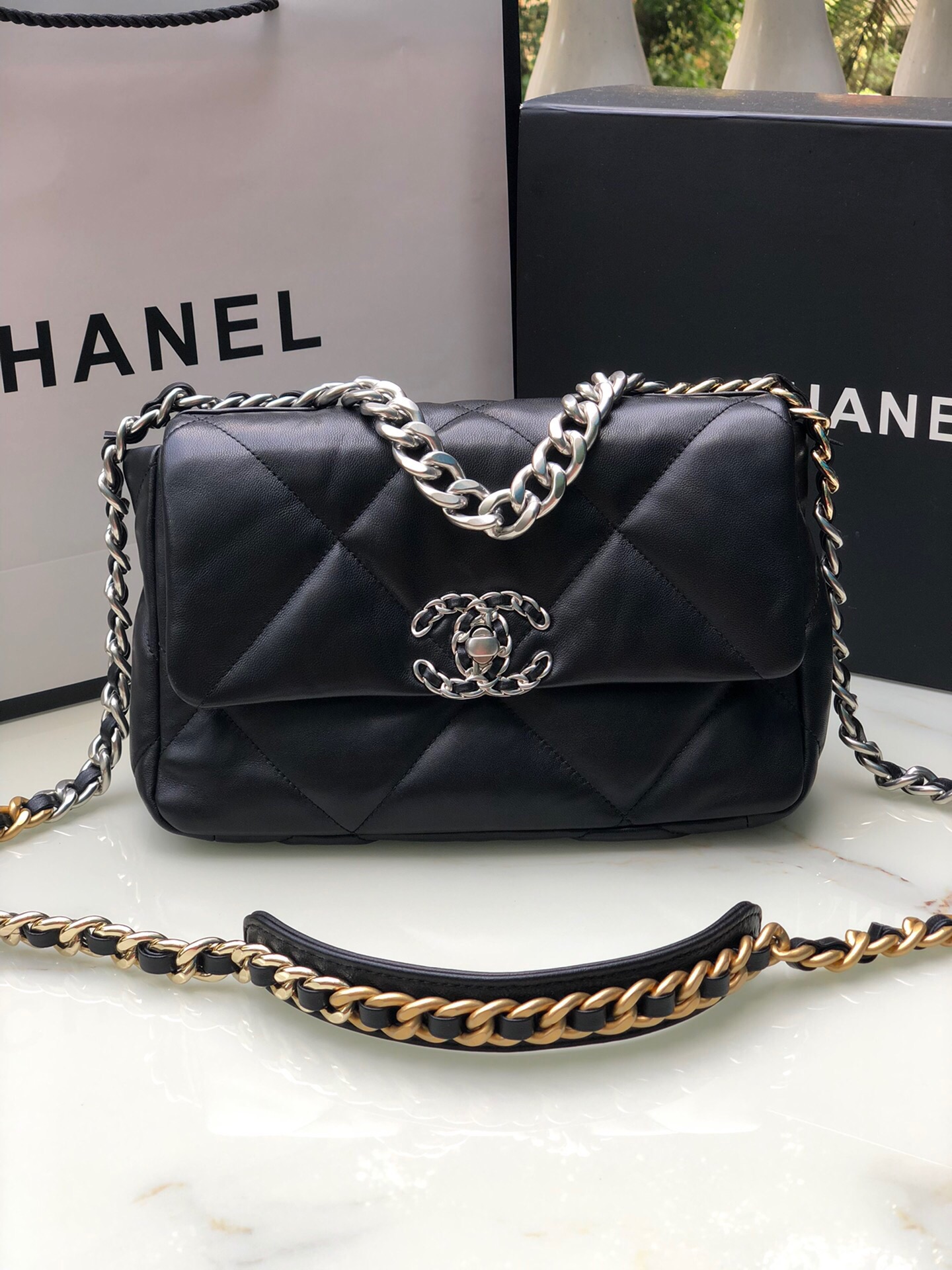 Chanel 19 small