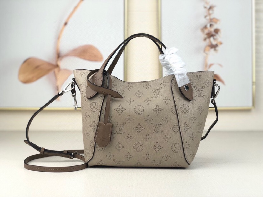 Louis Vuitton Mahina Leather Hina PM