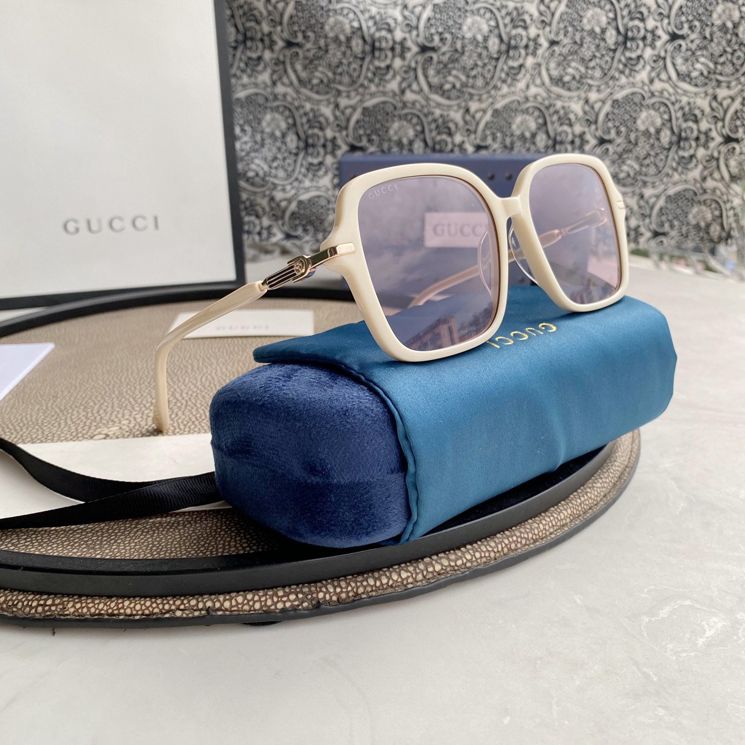 RECTANGULAR FRAME SUNGLASSES