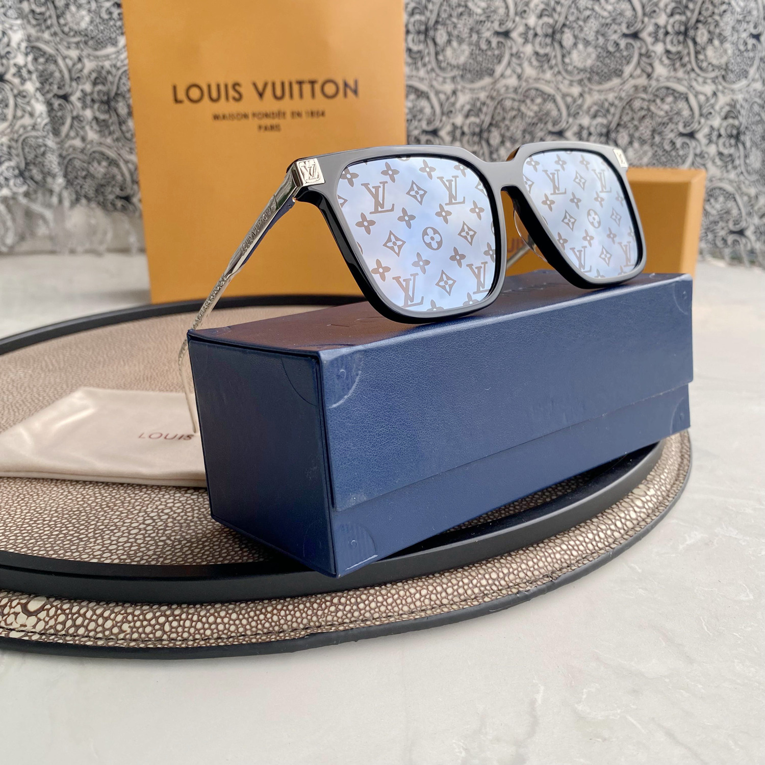 LOUIS VUITTON | rise square sunglasses