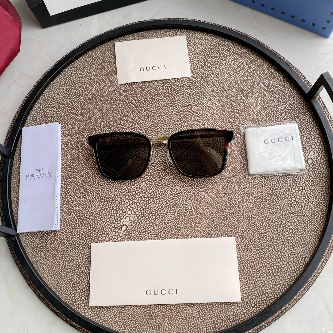 Gucci Eyewear square tinted sunglasses