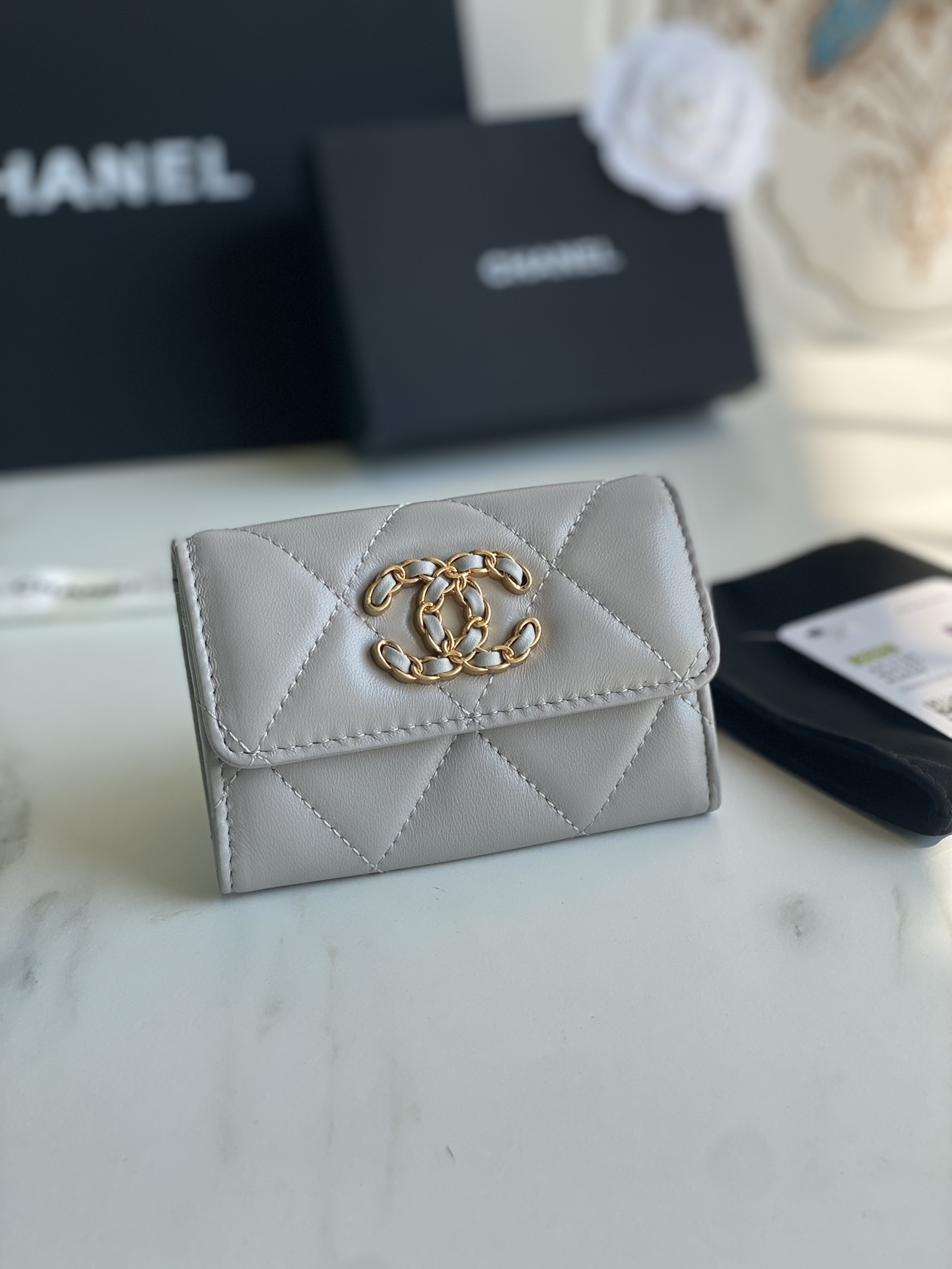 CHANEL 19 FLAP CARD HOLDER