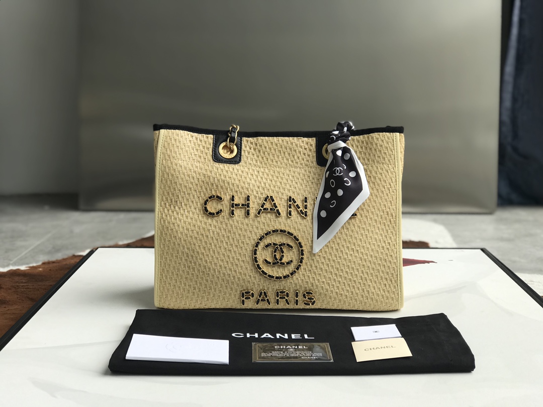 CHANEL TOTE