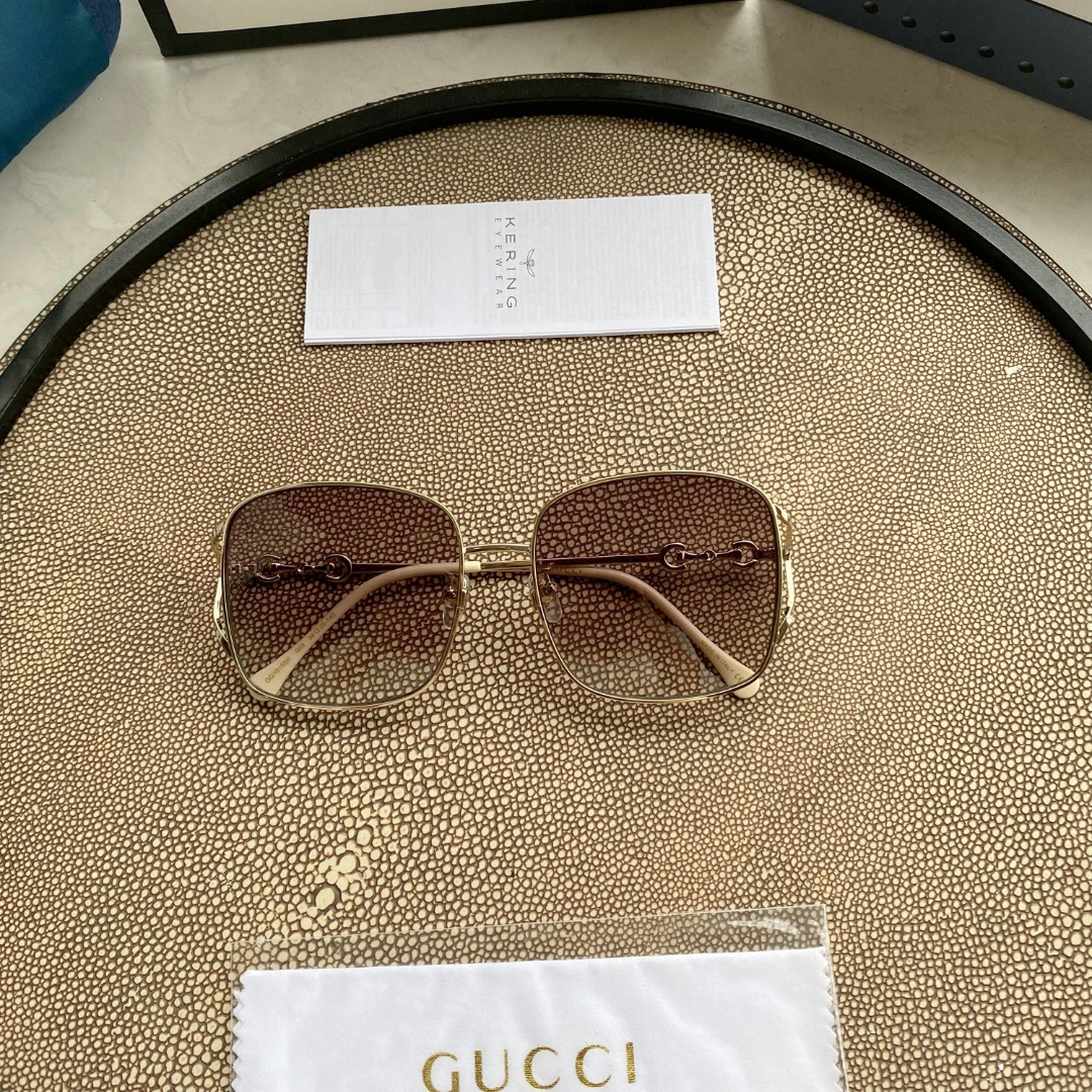 GUCCI GG0724S 001 WITH DETACHABLE JEWELLERY CHARMS