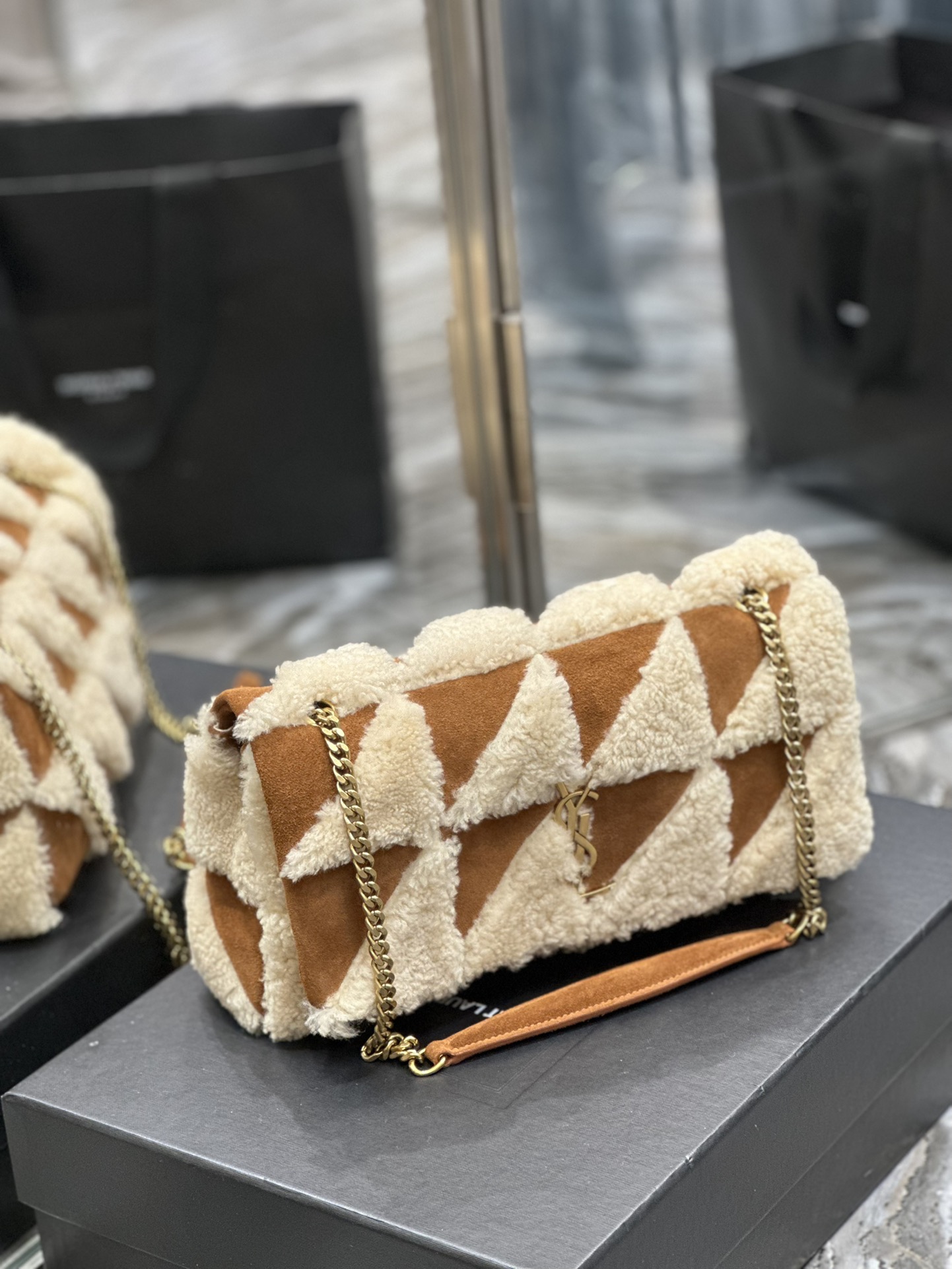 JAMIE MEDIUM CHAIN BAG “CARRÉ RIVE GAUCHE” IN LAMBSKIN AND SUEDE