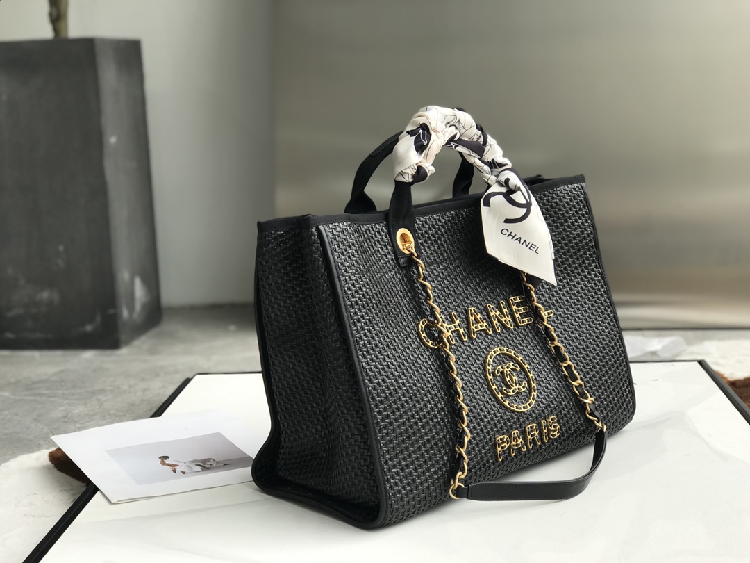 CHANEL TOTE