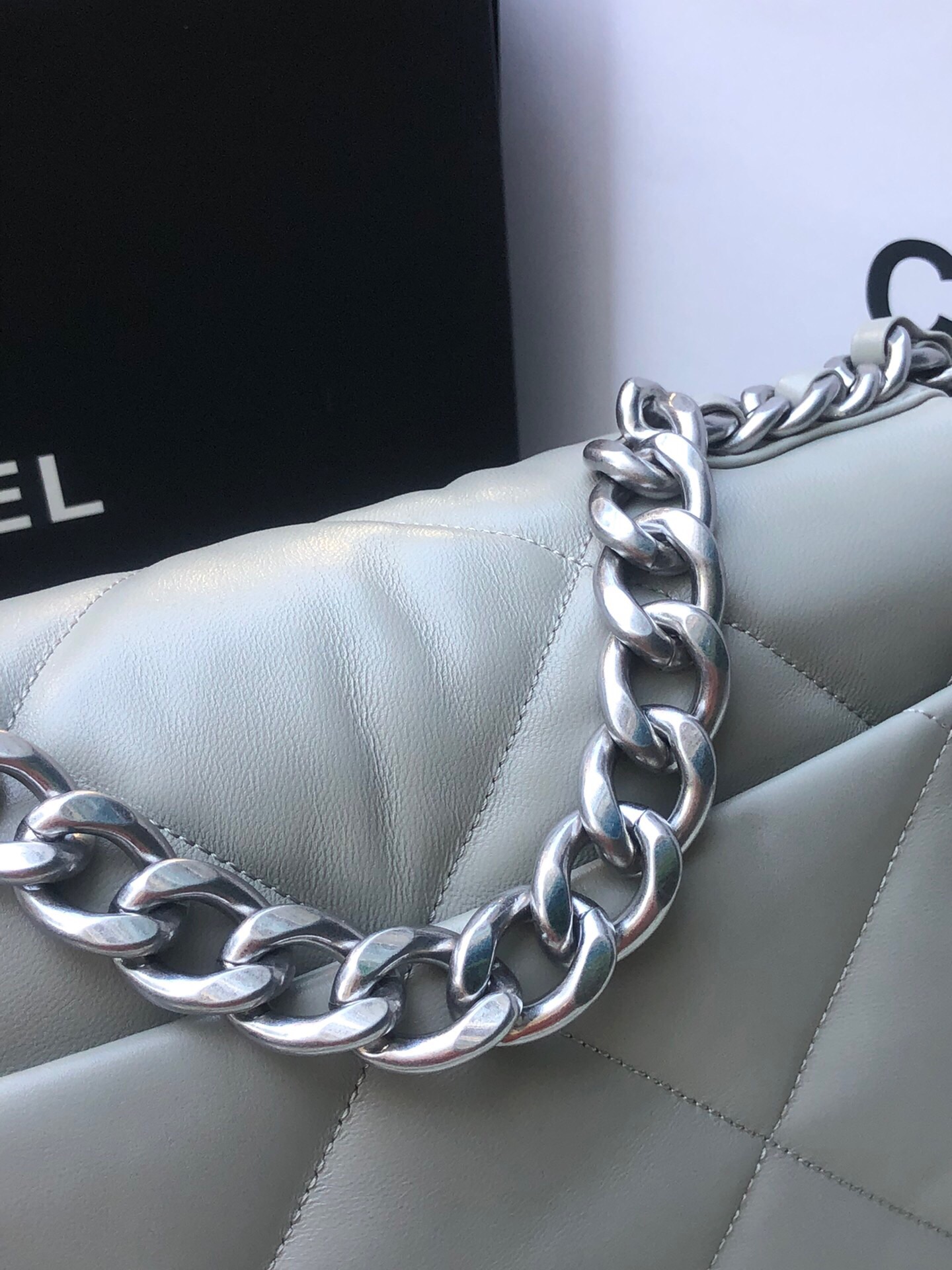 Chanel 19 medium