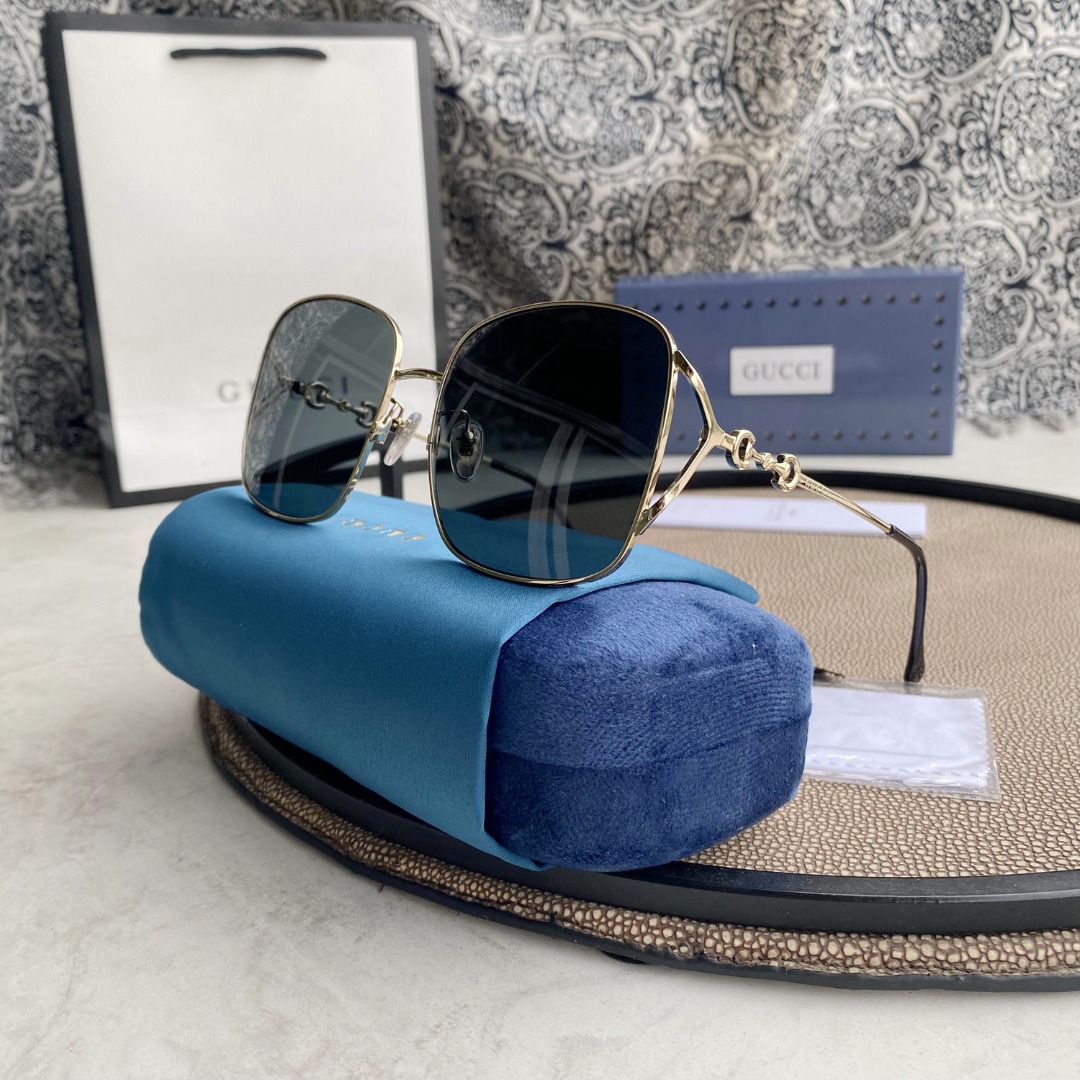 GUCCI GG0724S 001 WITH DETACHABLE JEWELLERY CHARMS