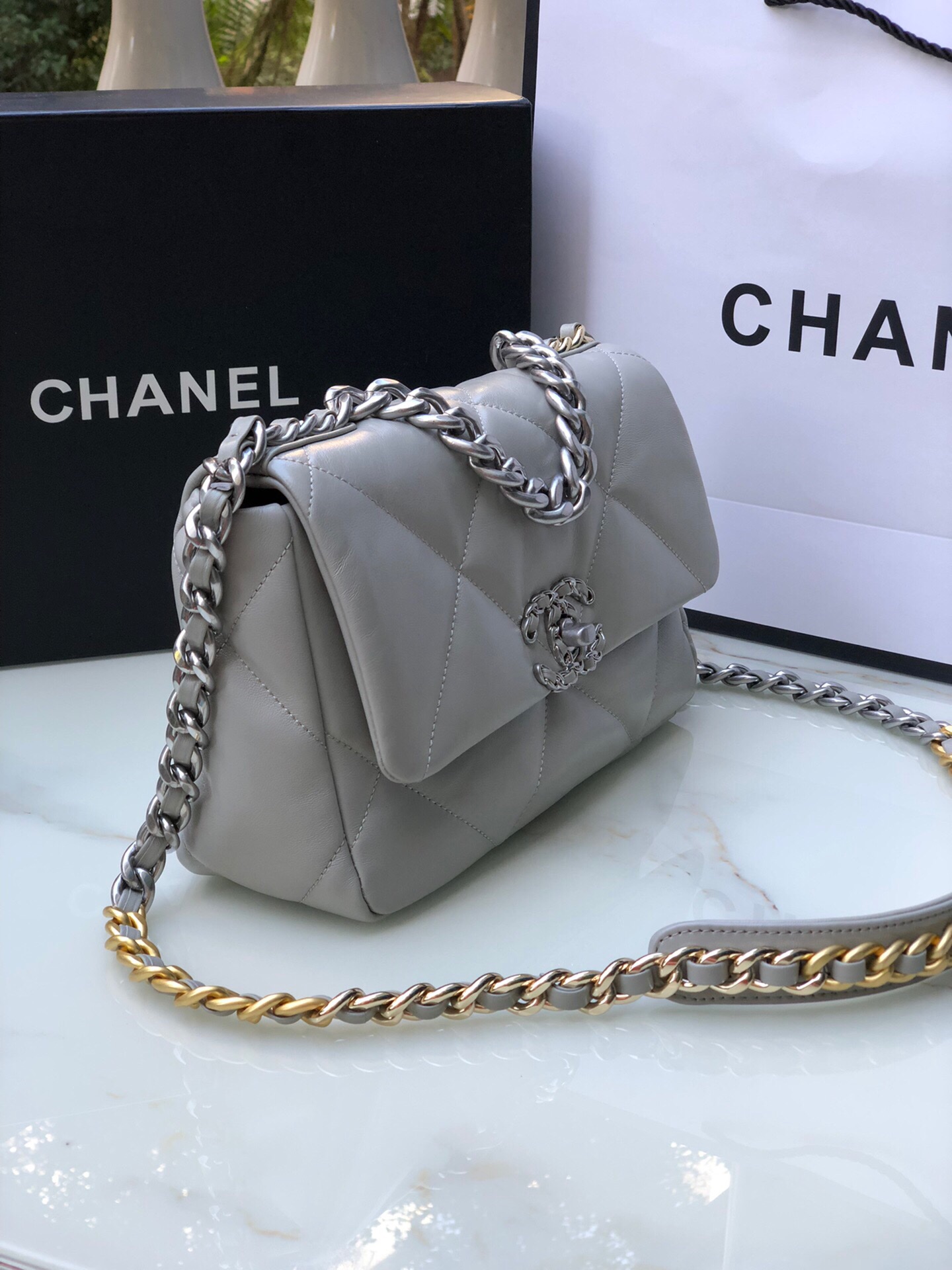 Chanel 19 small