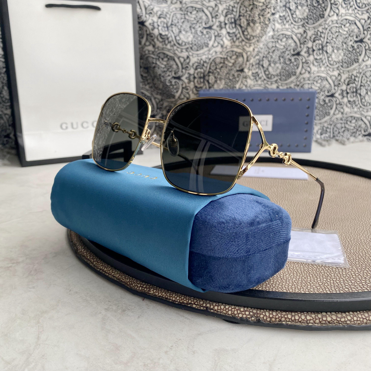 GUCCI GG0724S 001 WITH DETACHABLE JEWELLERY CHARMS