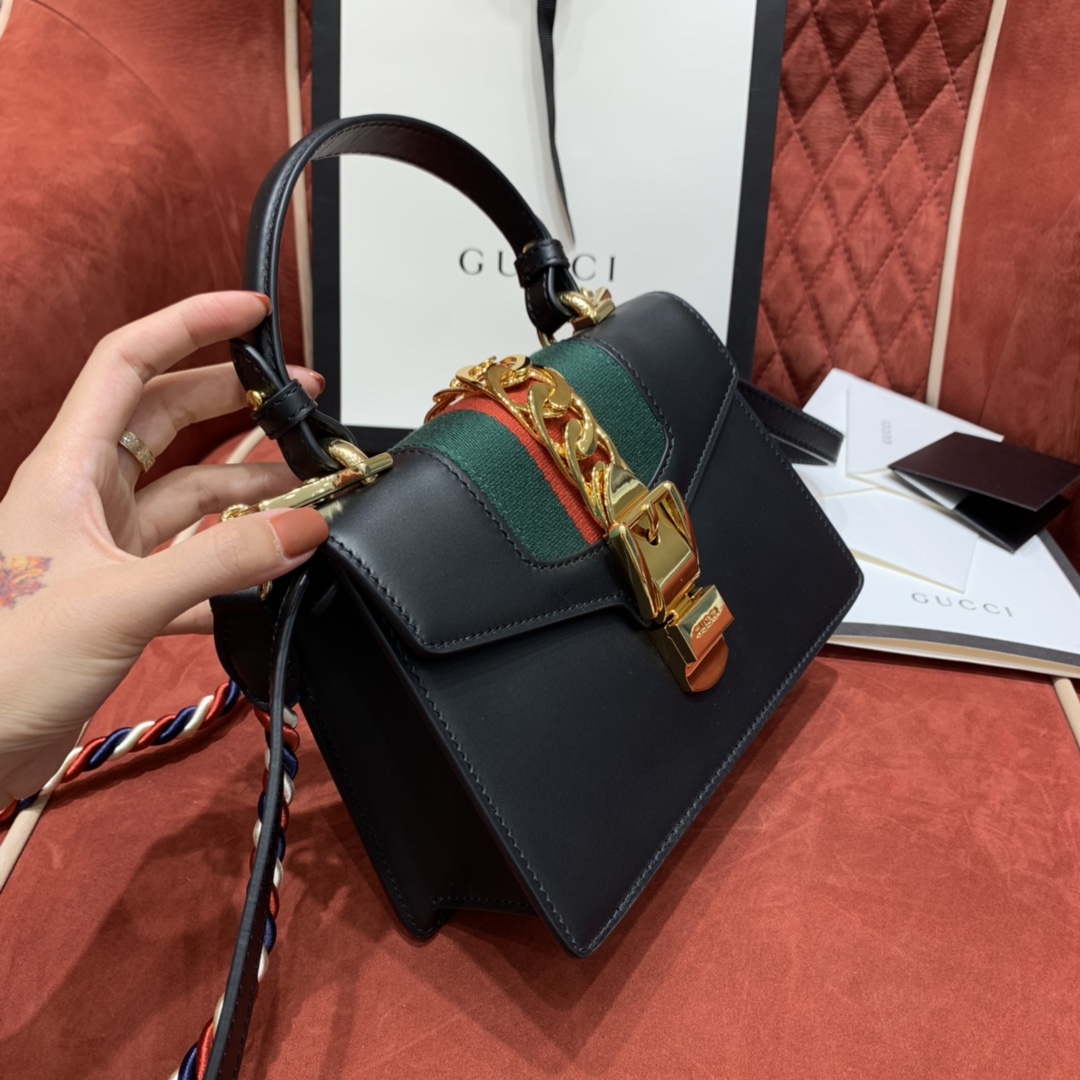 𝙂𝙪𝙘𝙘𝙞 𝙎𝙮𝙡𝙫𝙞𝙚