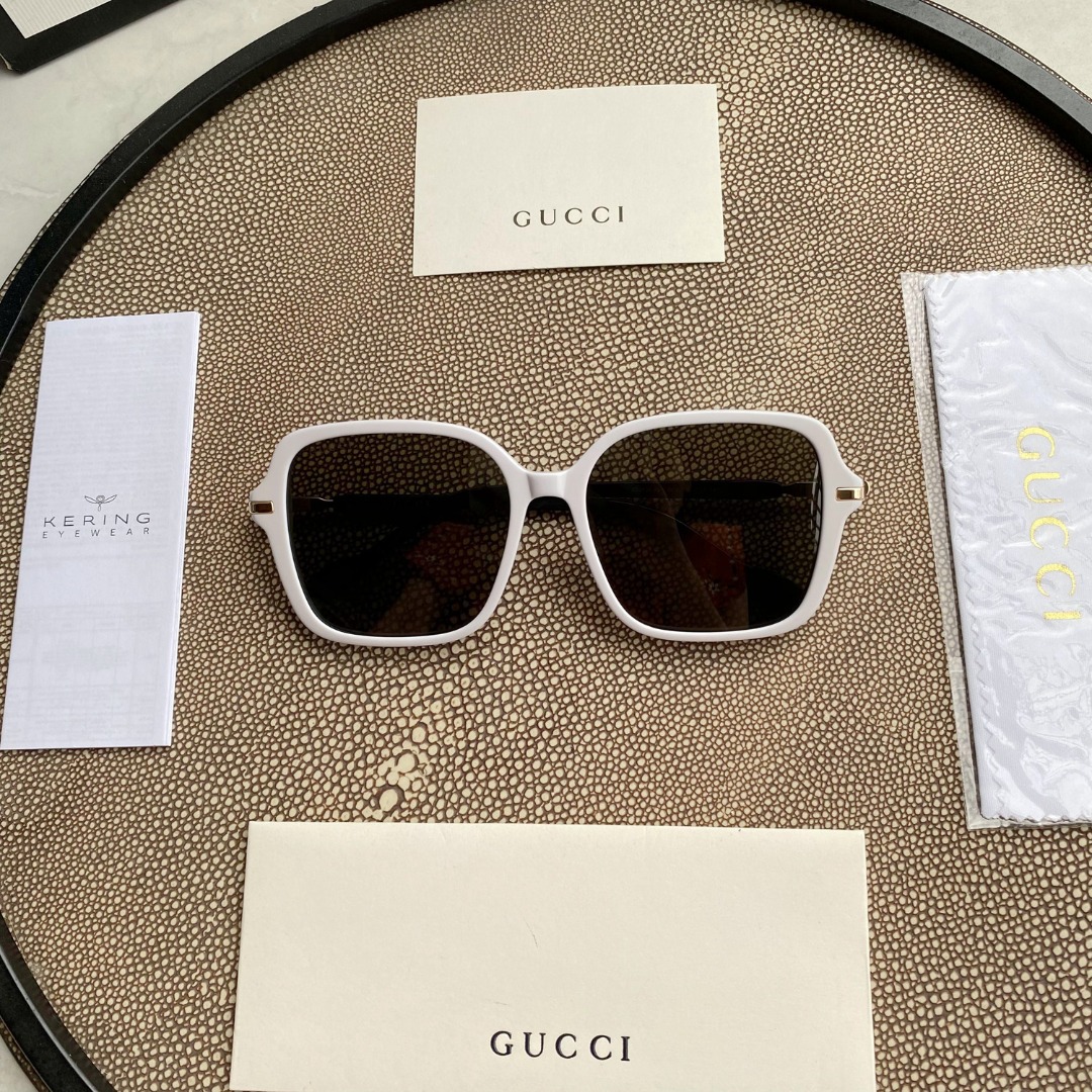 RECTANGULAR FRAME SUNGLASSES