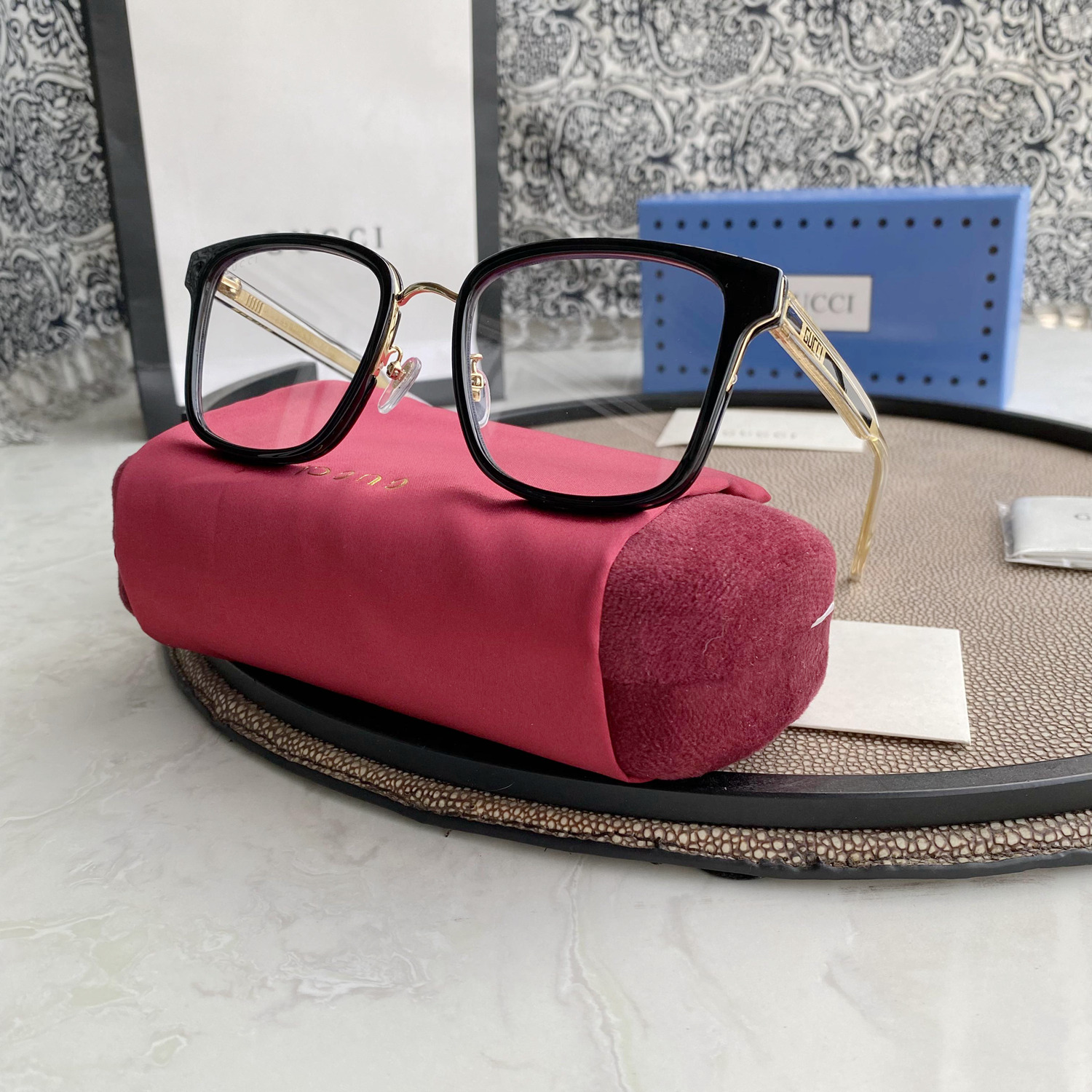 Gucci Eyewear square tinted sunglasses