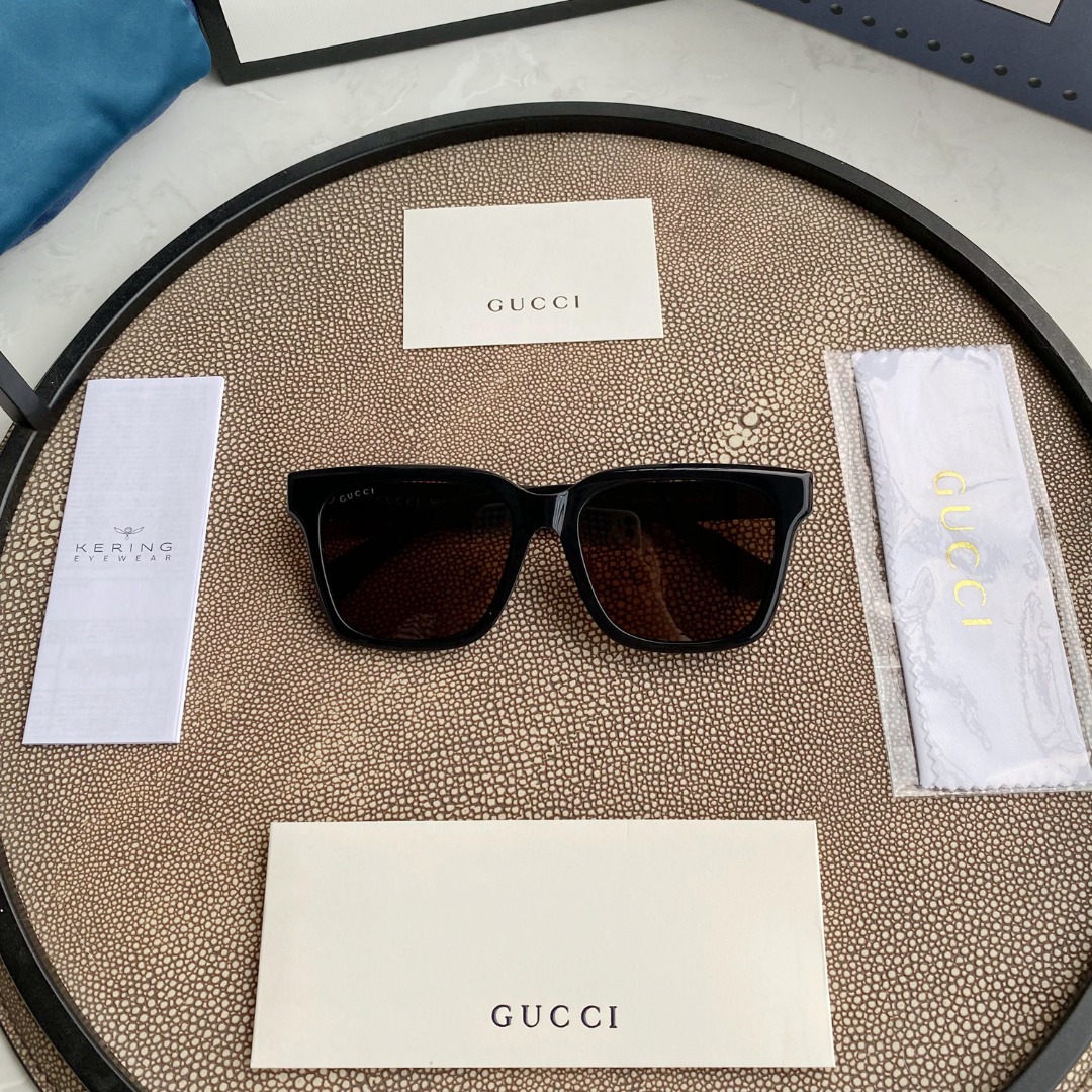 Gucci acetate sunglasses with logo