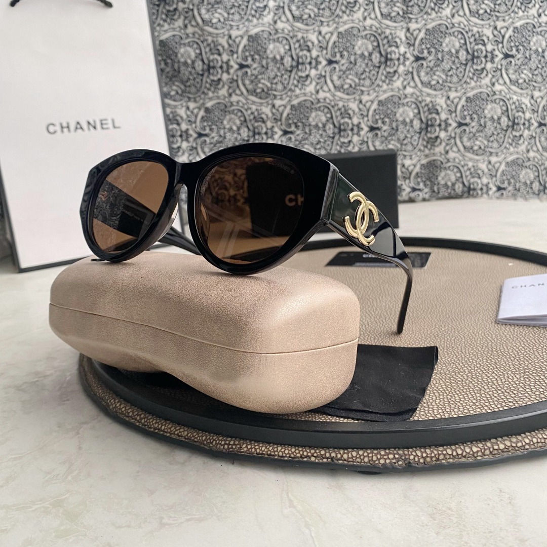 CHANEL Sunglasses