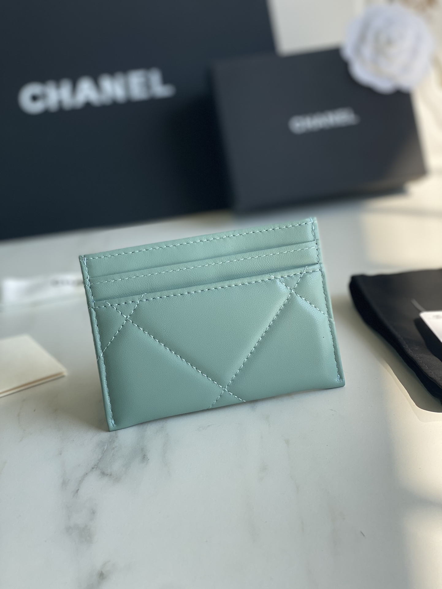 CHANEL 19 CARD HOLDER