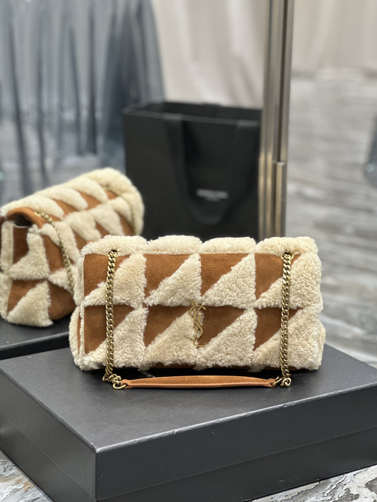 JAMIE MEDIUM CHAIN BAG “CARRÉ RIVE GAUCHE” IN LAMBSKIN AND SUEDE