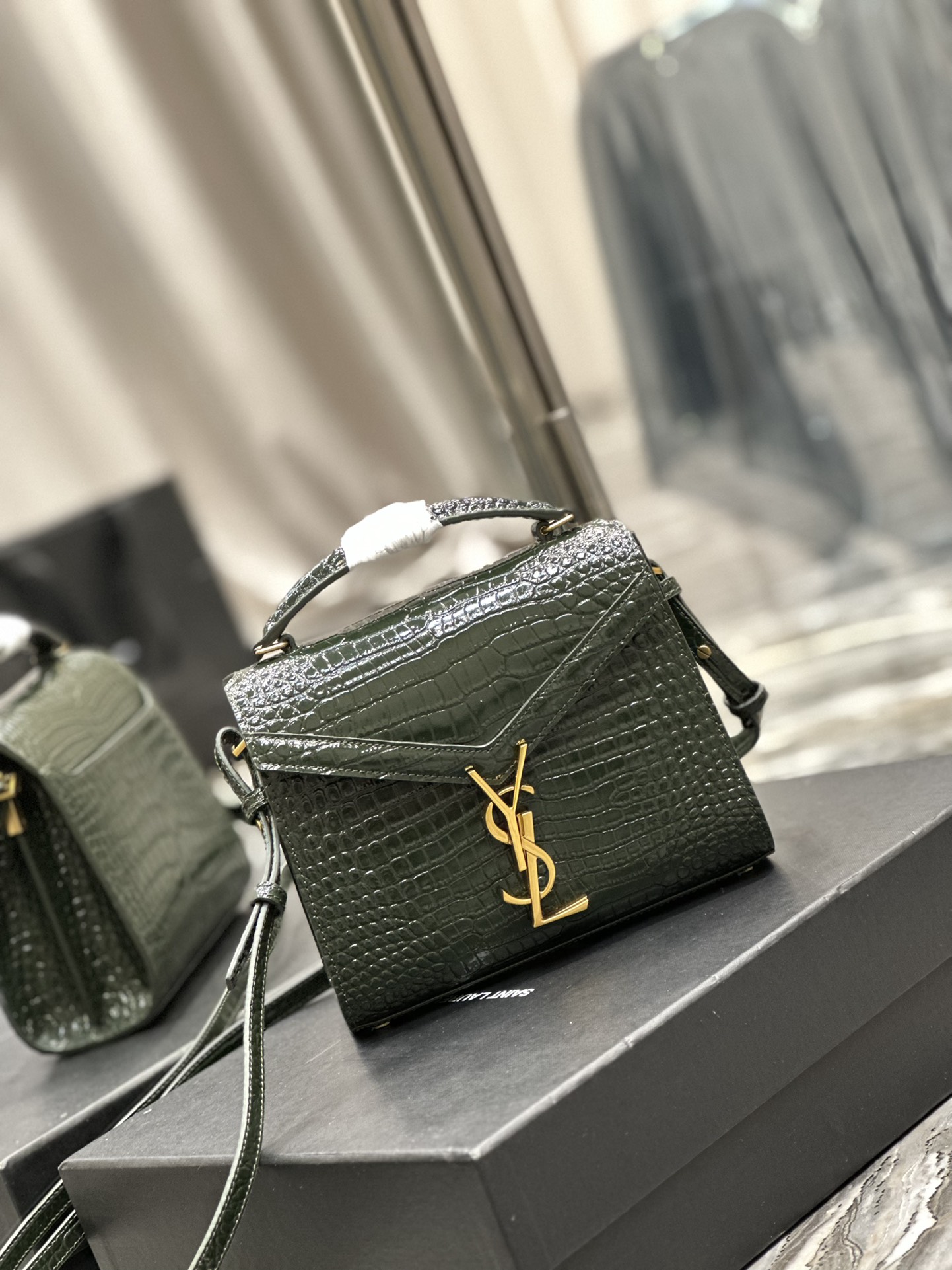 Saint Laurent Cassandra