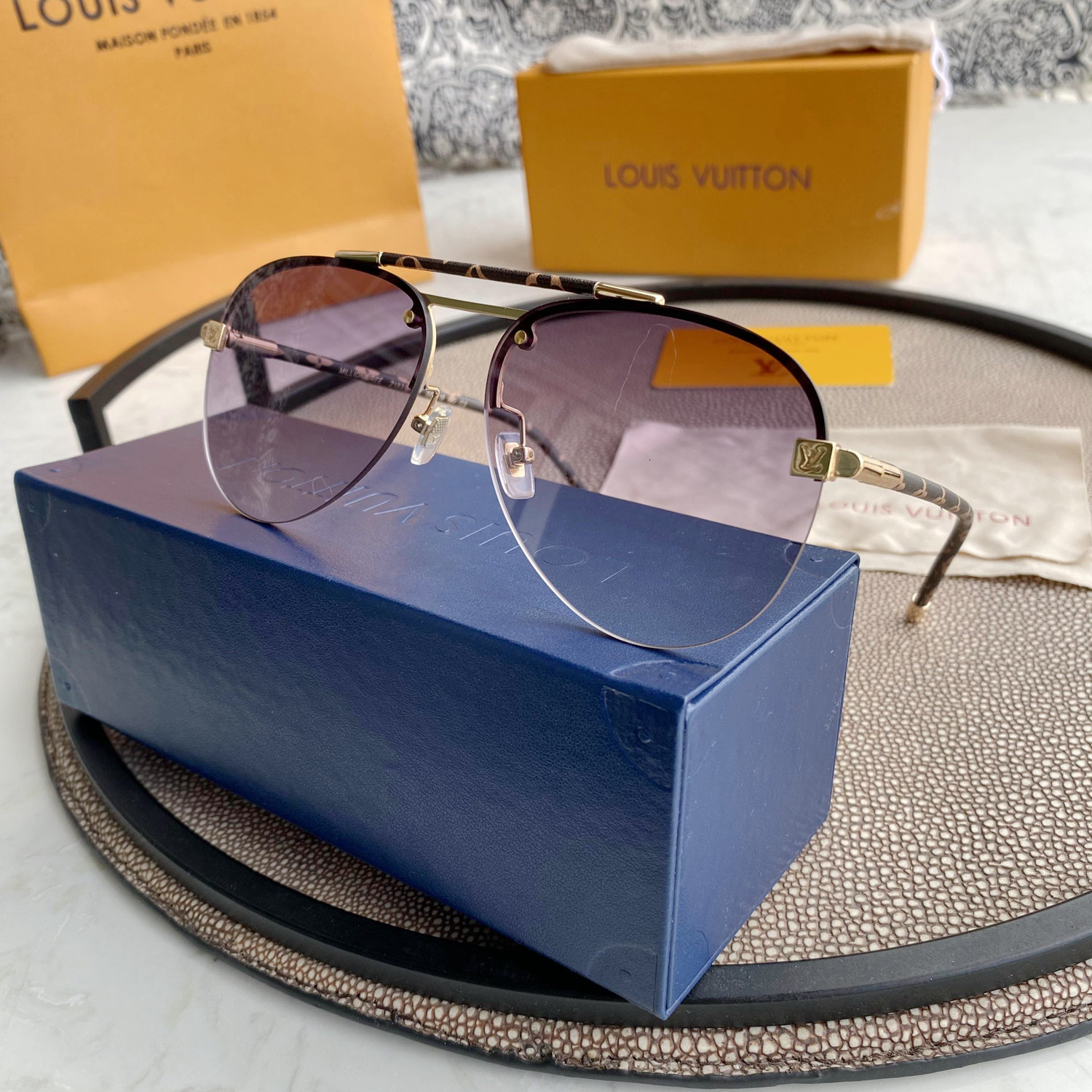 Pink Gradiant Monogram Stem Aviators