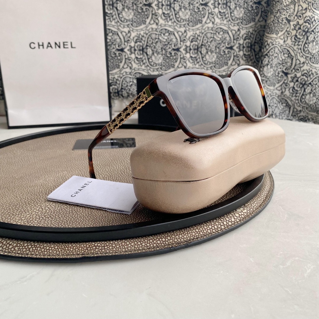 CHANEL Sunglasses
