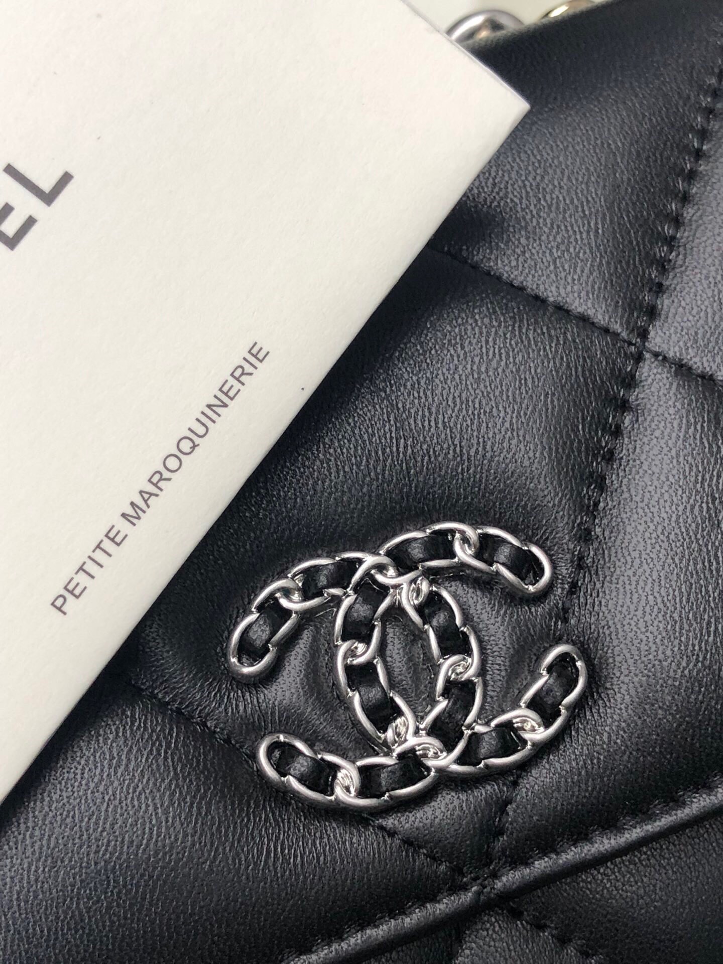 CHANEL 19 WALLET ON CHAIN