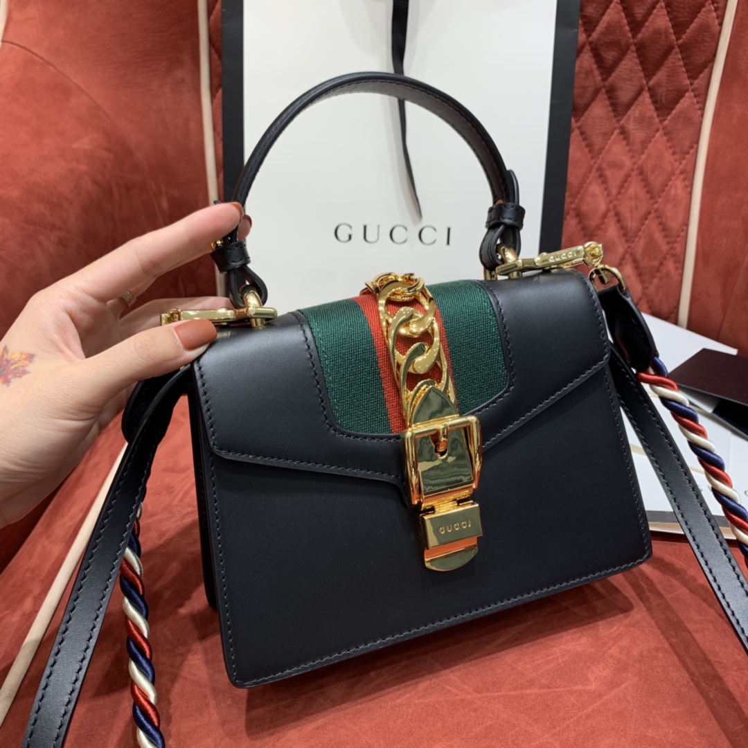 𝙂𝙪𝙘𝙘𝙞 𝙎𝙮𝙡𝙫𝙞𝙚