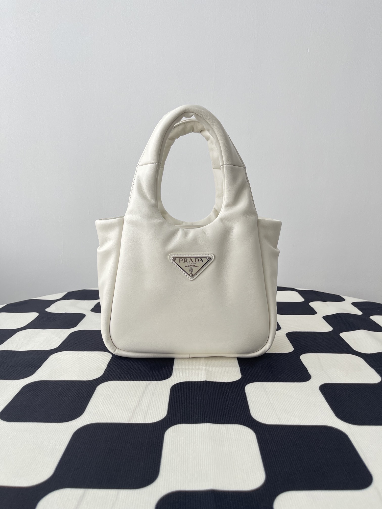 𝐏𝐫𝐚𝐝𝐚 𝐒𝐨𝐟𝐭 𝐁𝐚𝐠