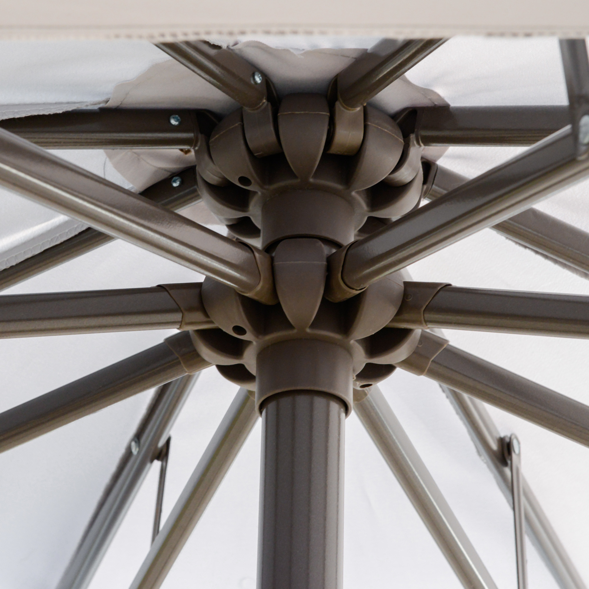 Outsunny Parasol 2,7 m Vrijdragende Parasol met Kruisvoet Staal Buiten Lichtgrijs