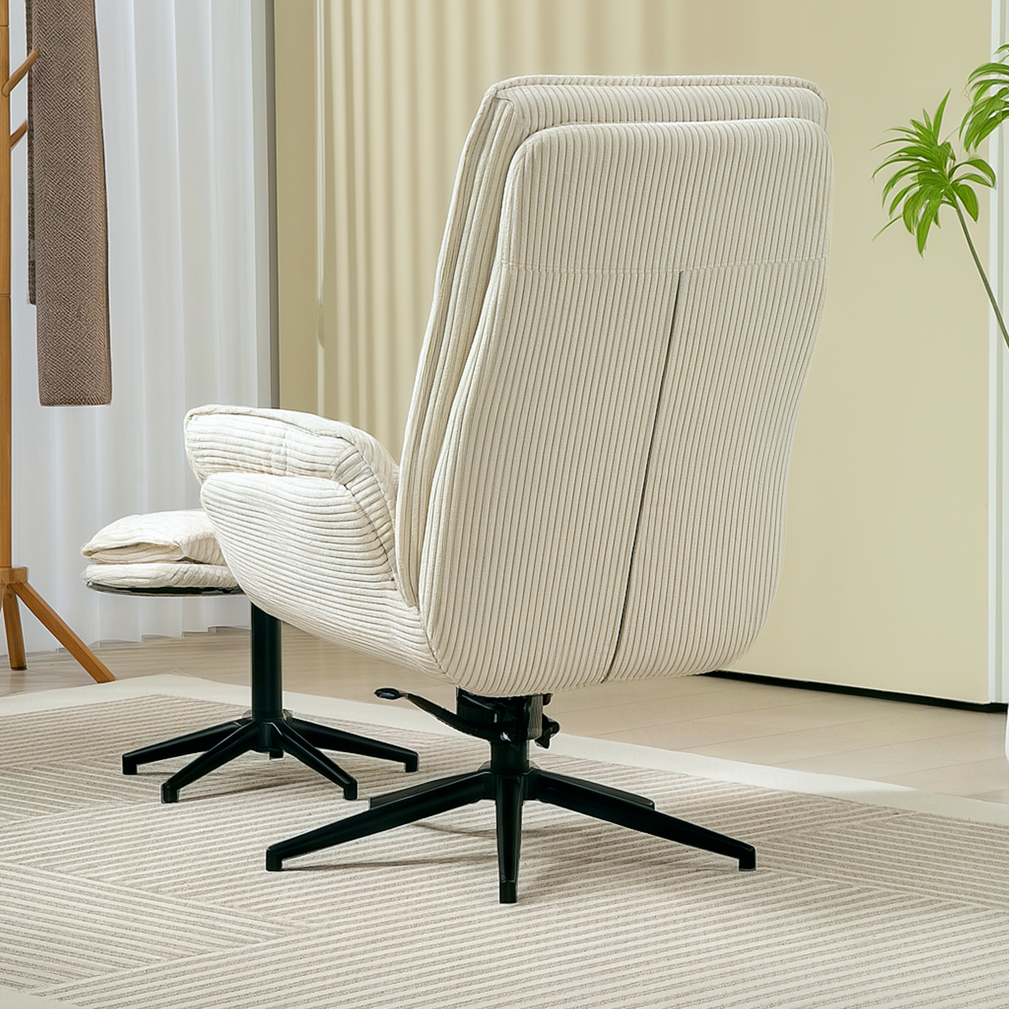 HOMCOM Draaibare Gestoffeerde Fauteuil met Voetenbank, Modern Relaxfauteuil voor Woonkamer, Slaapkamer, Thuiskantoor, Beige