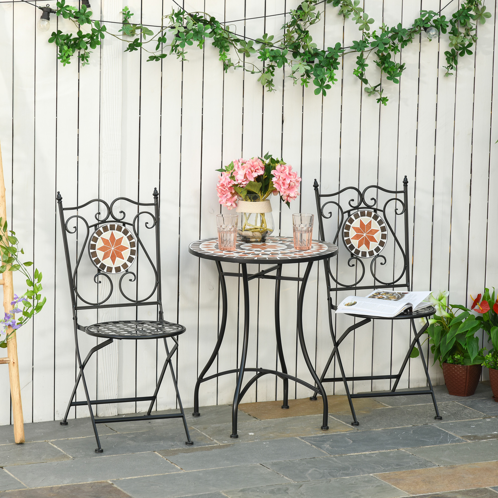Zitgroep voor in de tuin 3-delige mozaïektafel + 2 opklapbare metalen stoelen