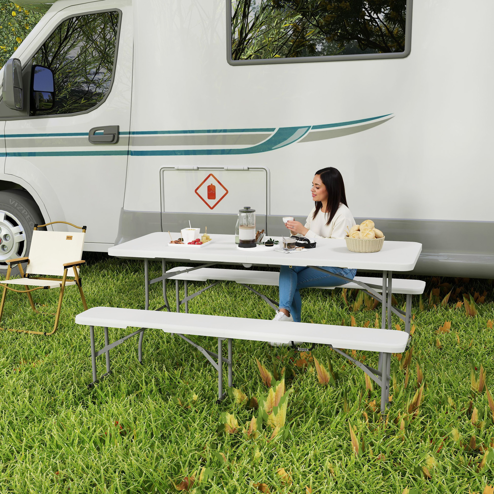Outsunny 3-delig Picknicktafelset, 1 Tafel, 2 Banken, Opvouwbare Campingtafel met Draaghandvatten, Kunststof, Metaal, Wit
