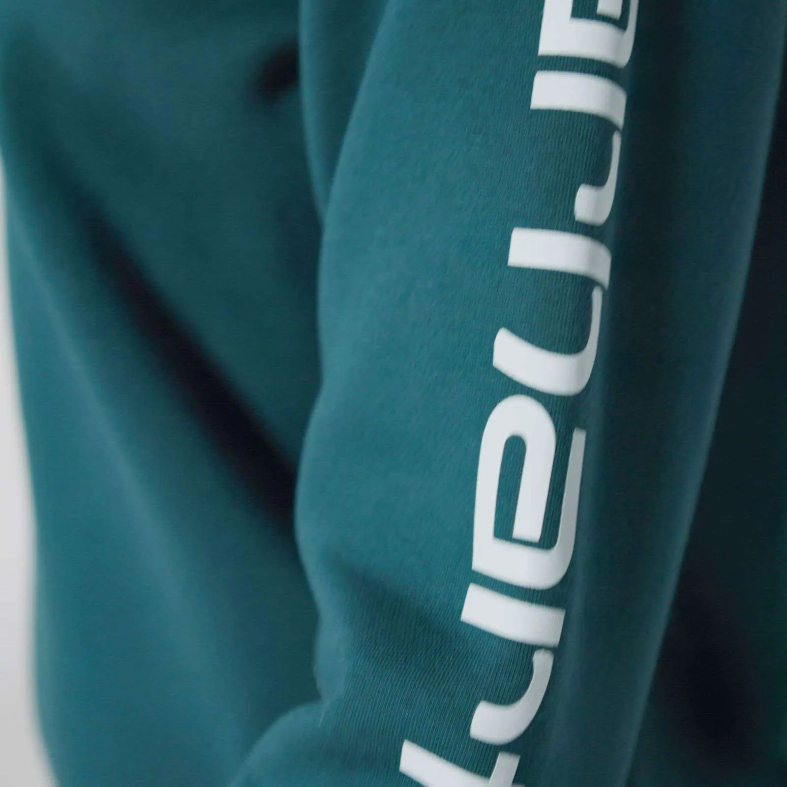 Women's Relaxed Fit Midweight Graphic Crewneck Sweatshirt