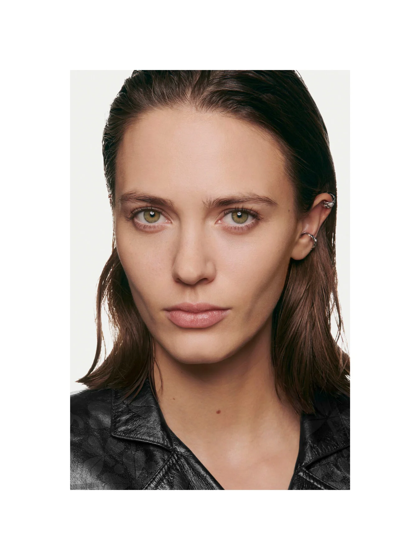 CHANEL ULTRA LE TEINT VELVET BLURRING SMOOTH-EFFECT FOUNDATION. VELVET MATTE FINISH.