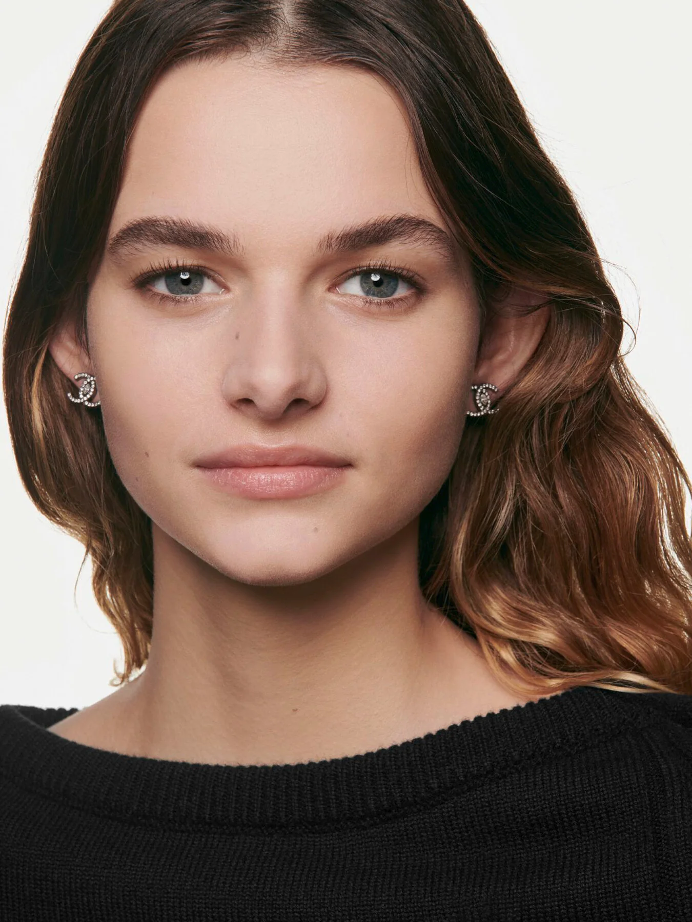 CHANEL ULTRA LE TEINT VELVET BLURRING SMOOTH-EFFECT FOUNDATION. VELVET MATTE FINISH.