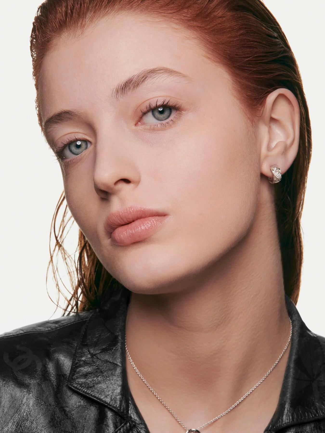 CHANEL ULTRA LE TEINT VELVET BLURRING SMOOTH-EFFECT FOUNDATION. VELVET MATTE FINISH.