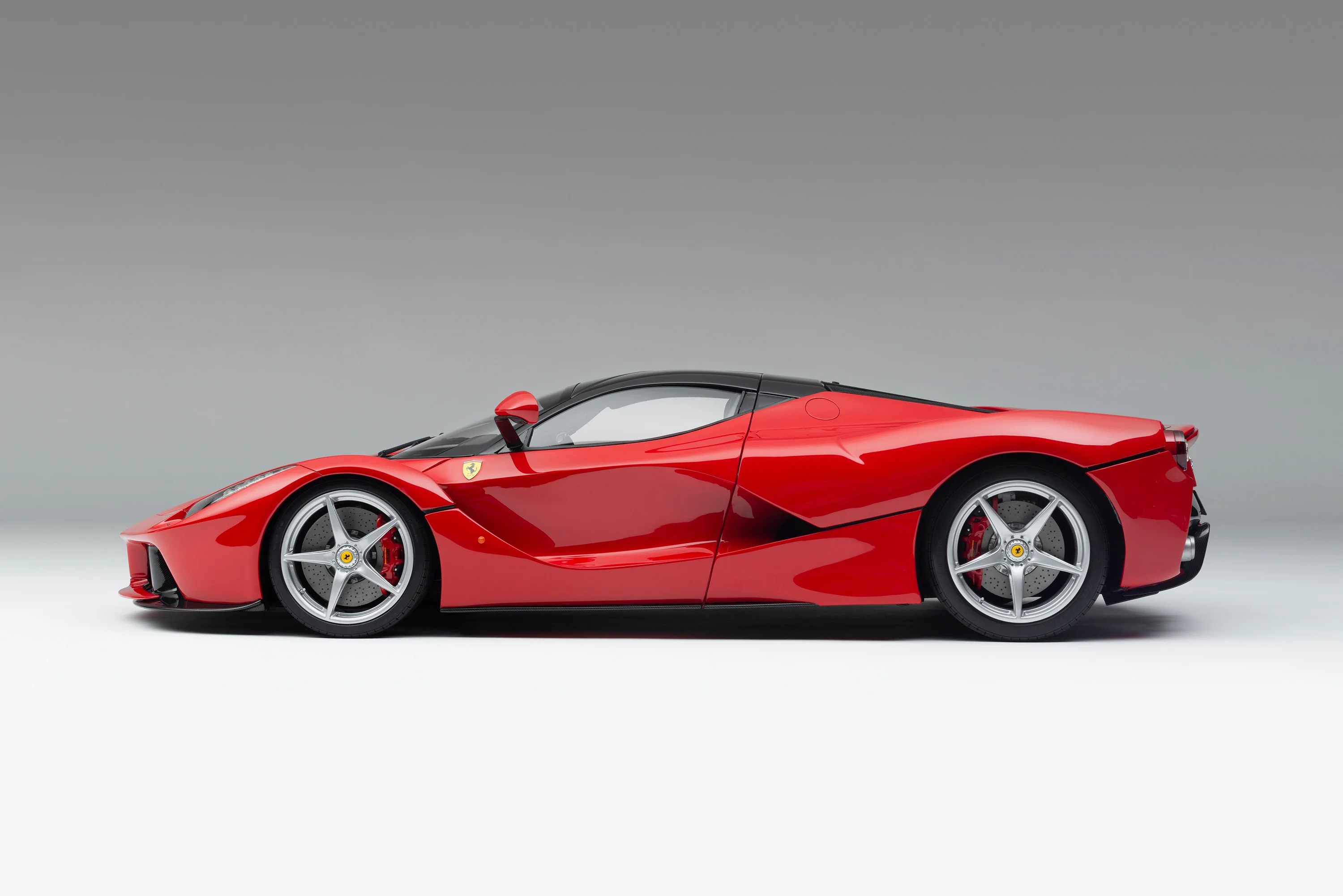 Amalgam Collection-Ferrari LaFerrari 1:8 SCALE | Limited Edition in Red