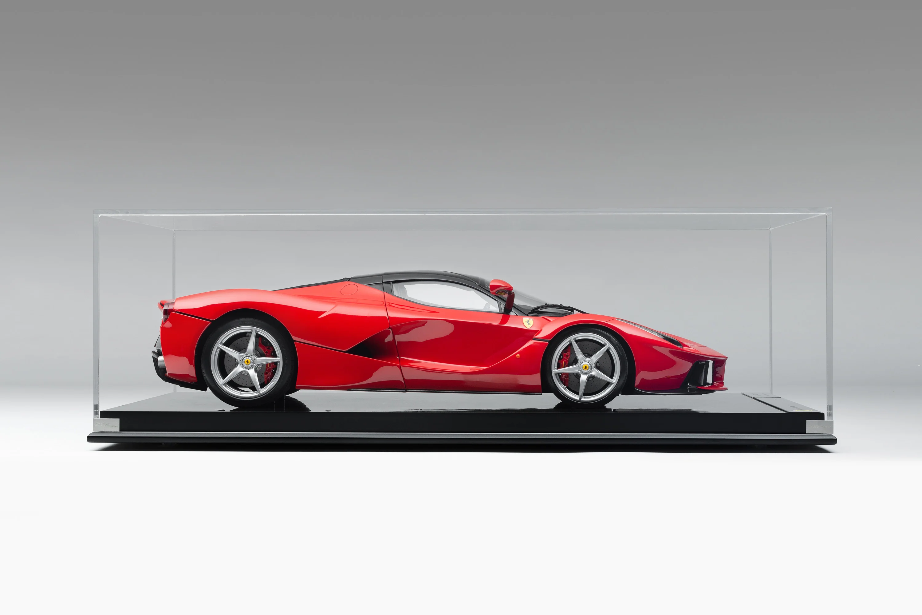 Amalgam Collection-Ferrari LaFerrari 1:8 SCALE | Limited Edition in Red