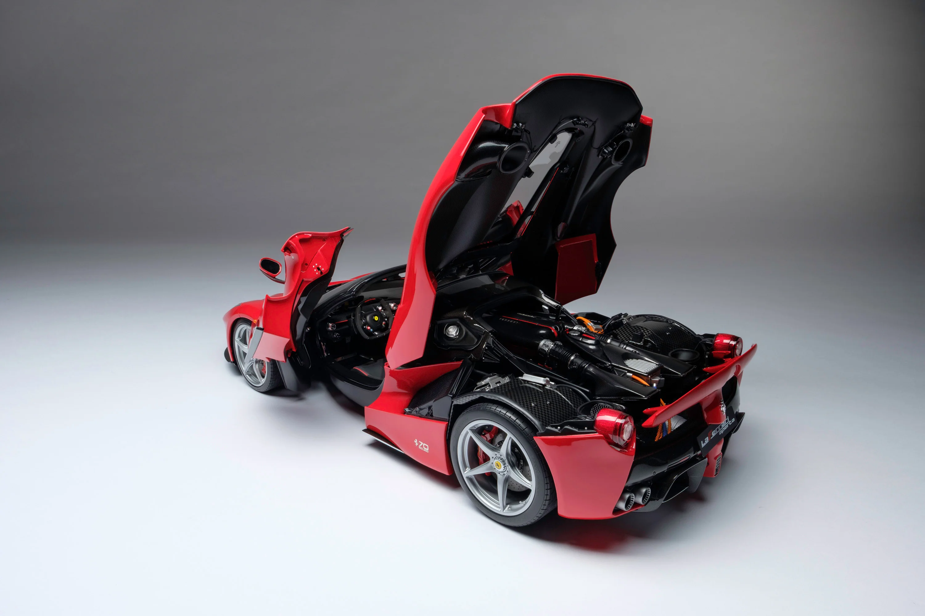 Amalgam Collection-Ferrari LaFerrari 1:8 SCALE | Limited Edition in Red