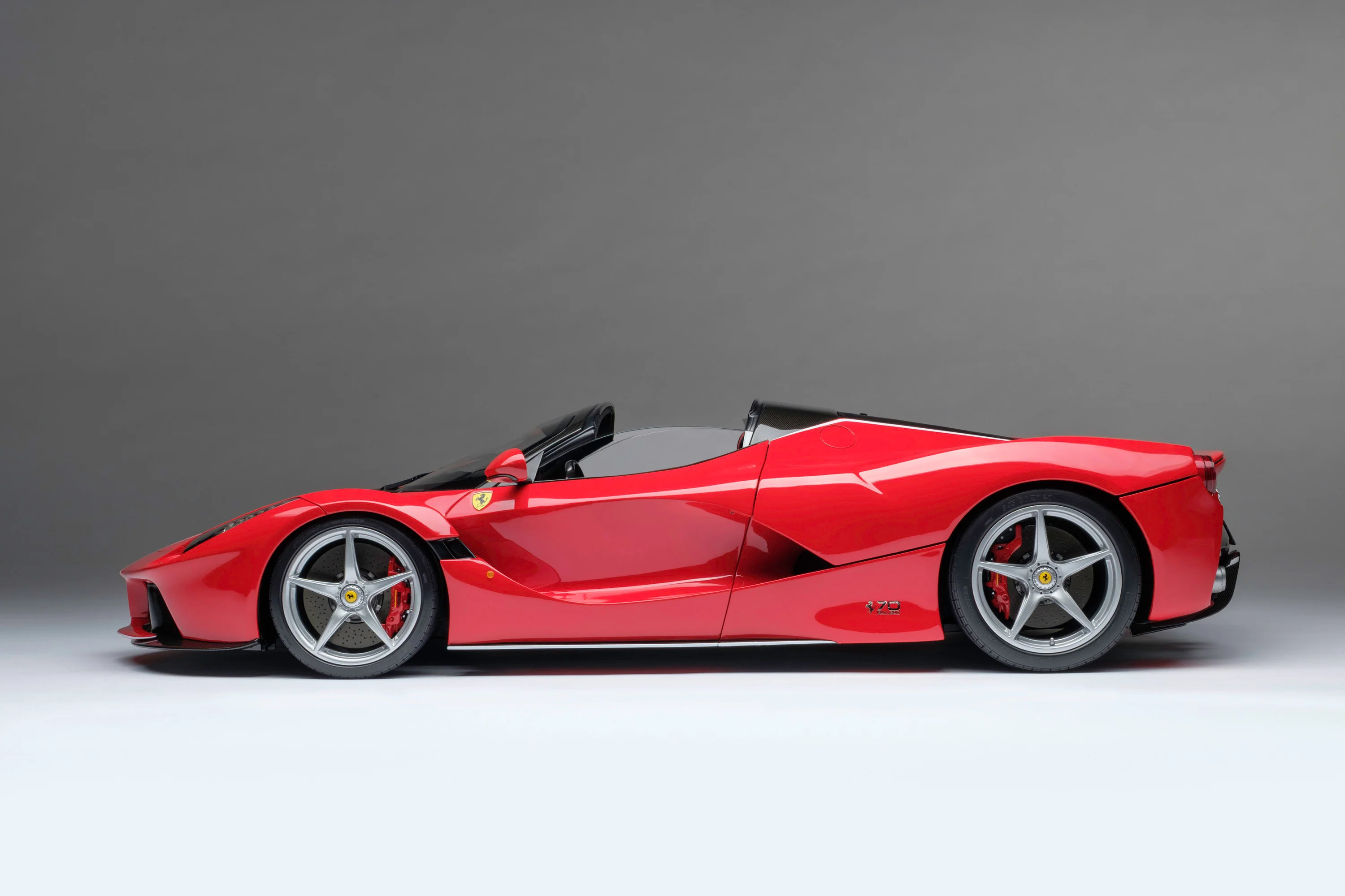 Amalgam Collection-Ferrari LaFerrari 1:8 SCALE | Limited Edition in Red