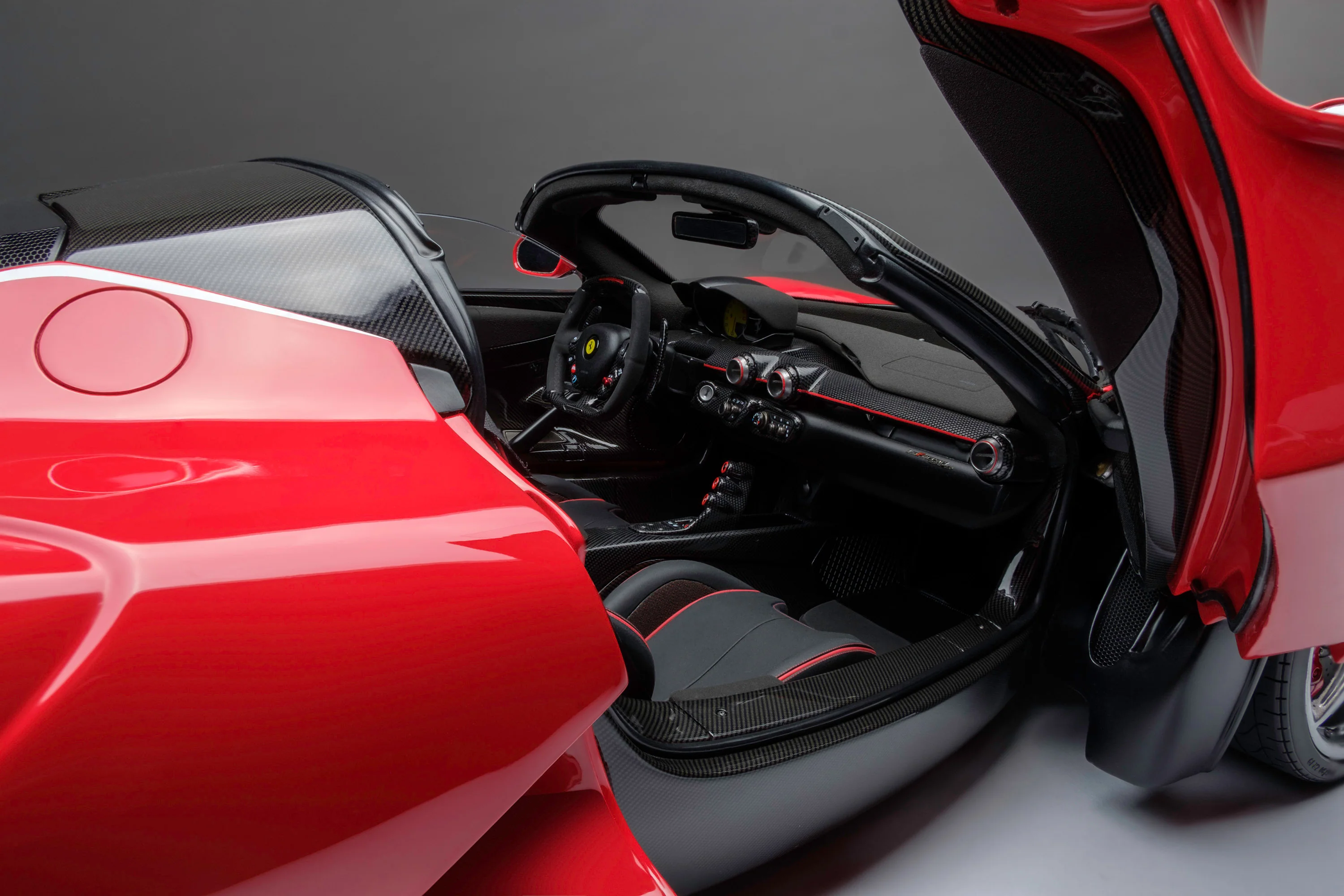 Amalgam Collection-Ferrari LaFerrari 1:8 SCALE | Limited Edition in Red