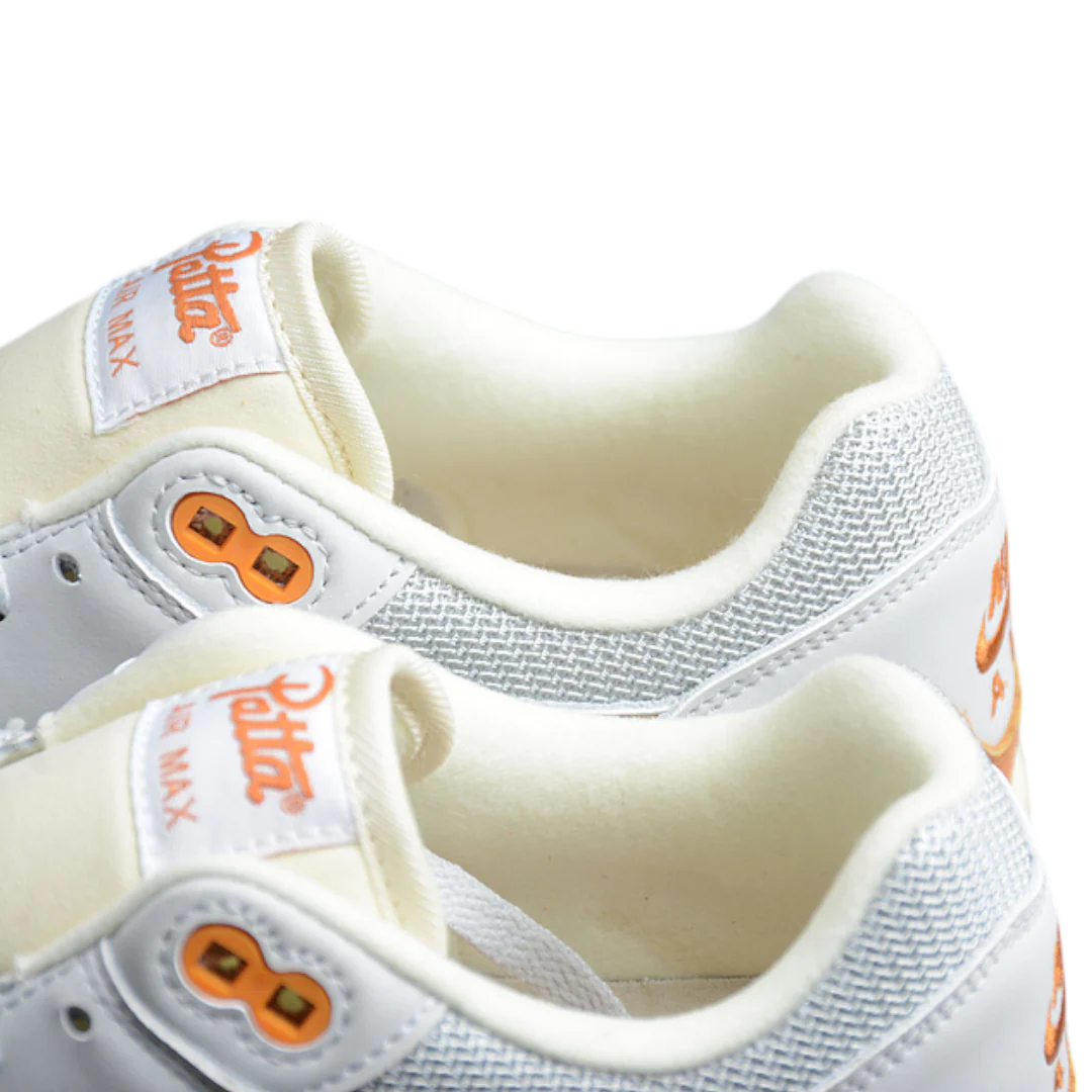 AM1 x Patta 'Waves Monarch'