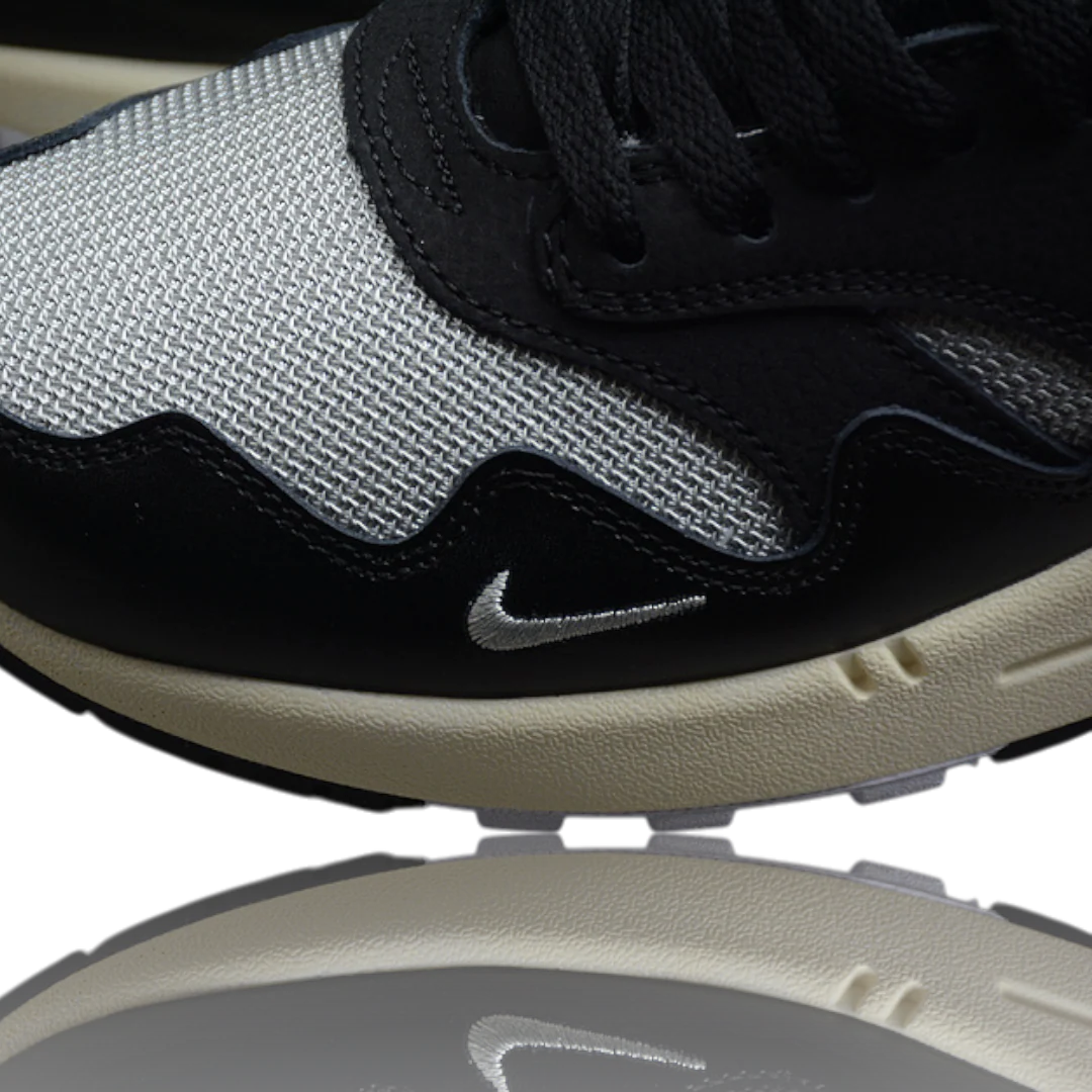 AM1 x Patta 'Waves Black'